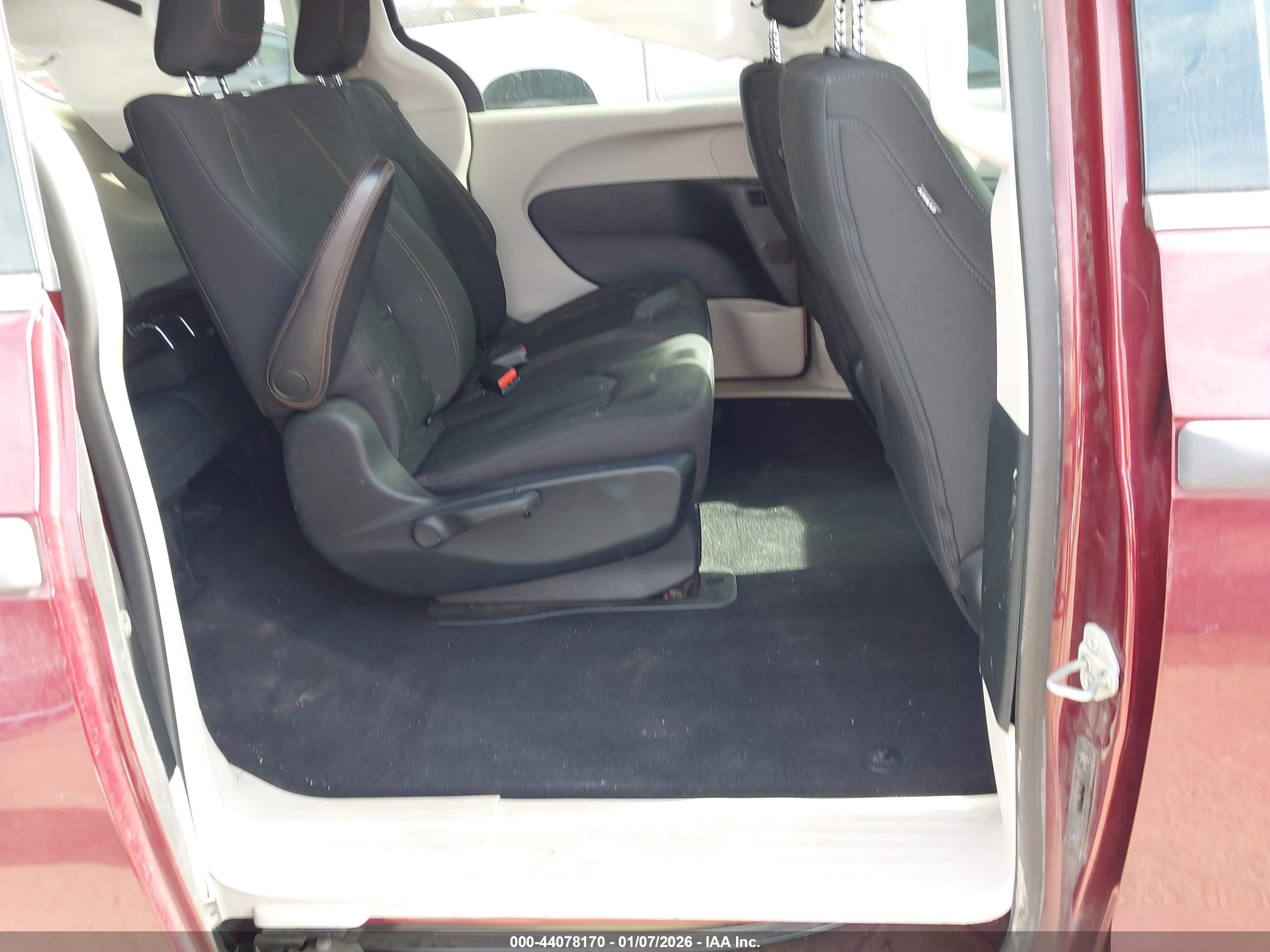 CHRYSLER PACIFICA image 8