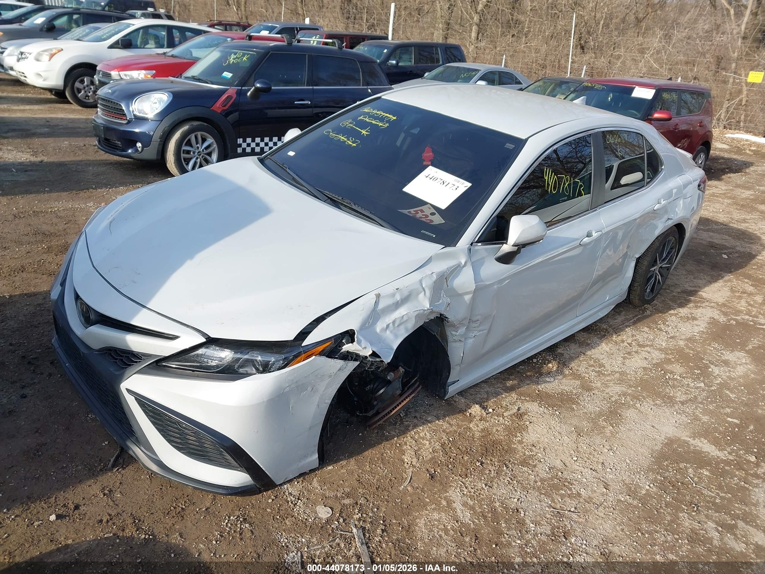TOYOTA CAMRY image 2