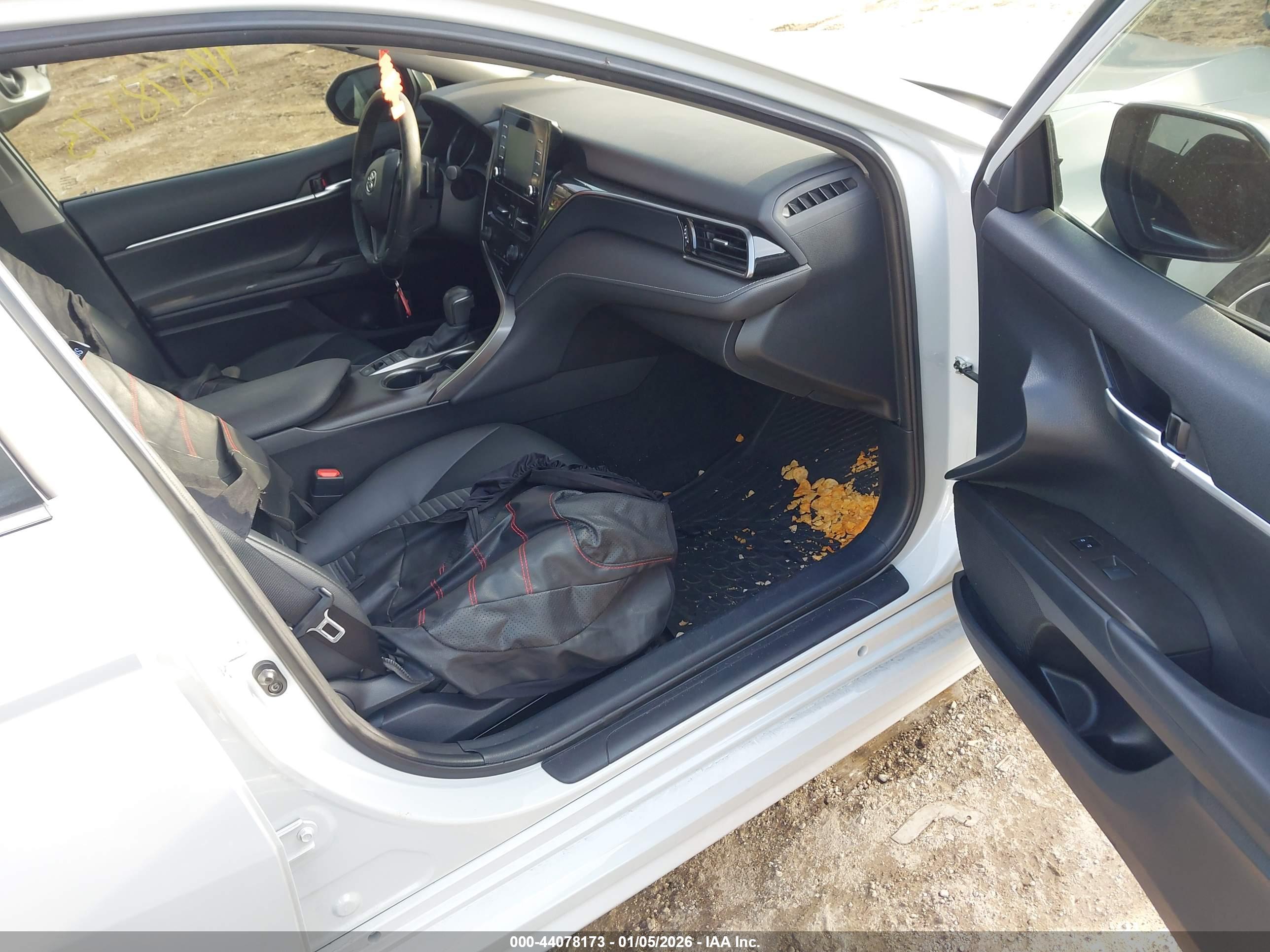 TOYOTA CAMRY image 5