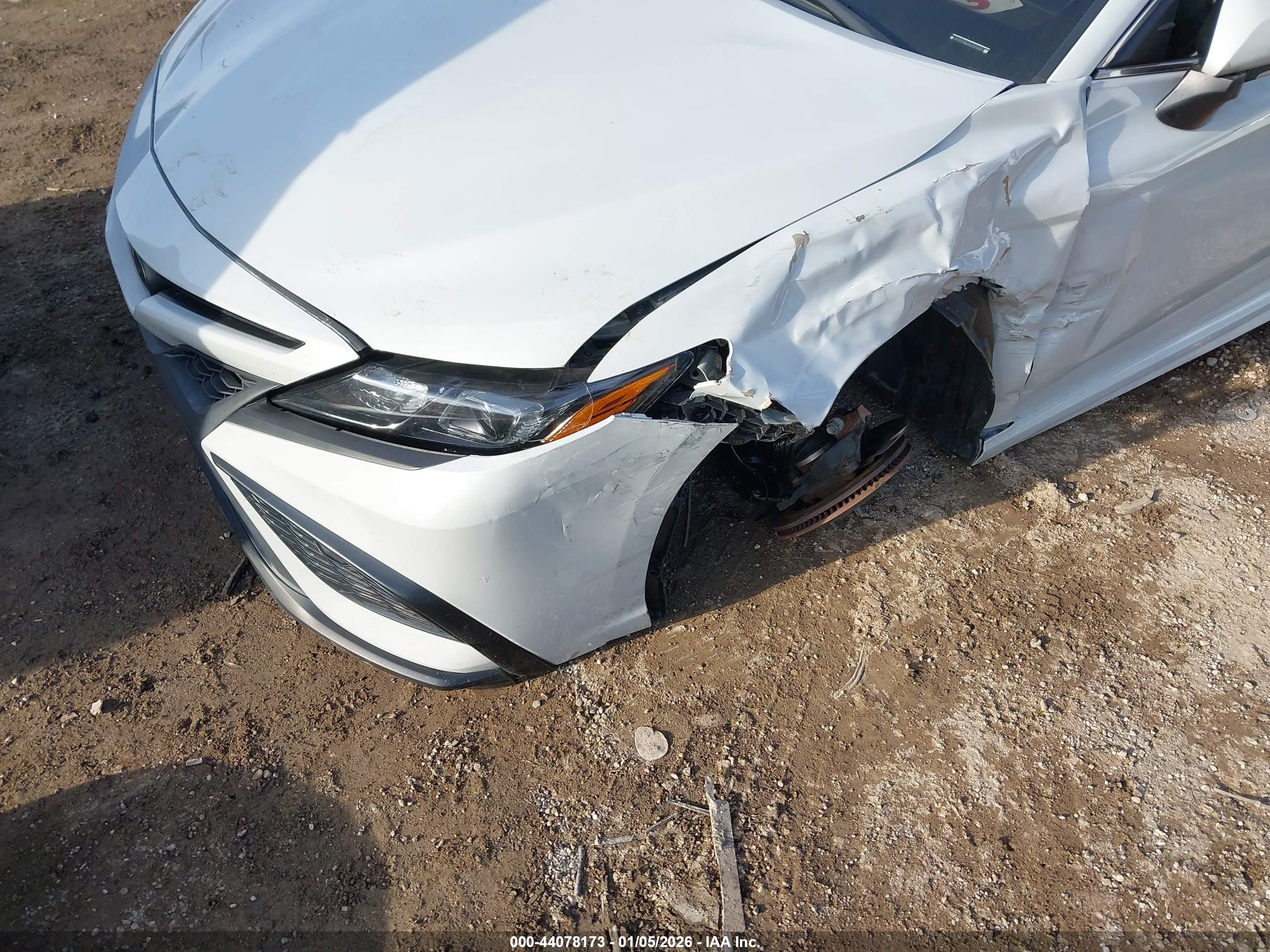 TOYOTA CAMRY image 6