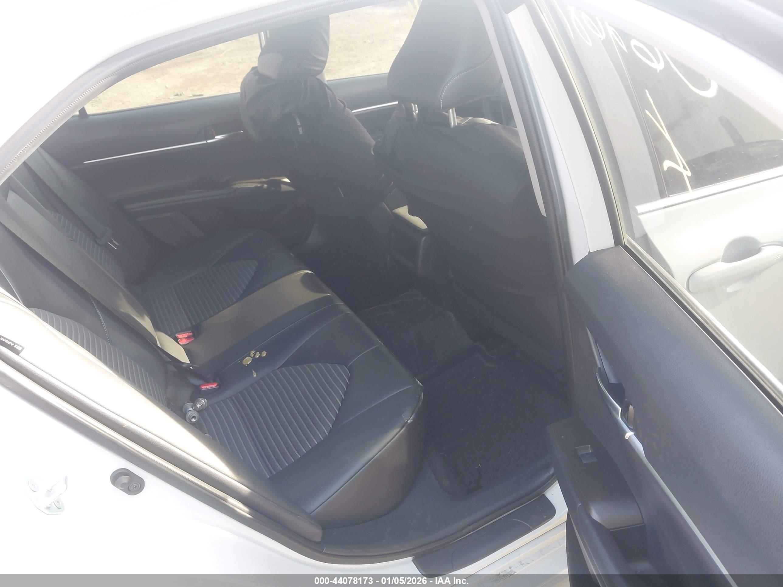 TOYOTA CAMRY image 8