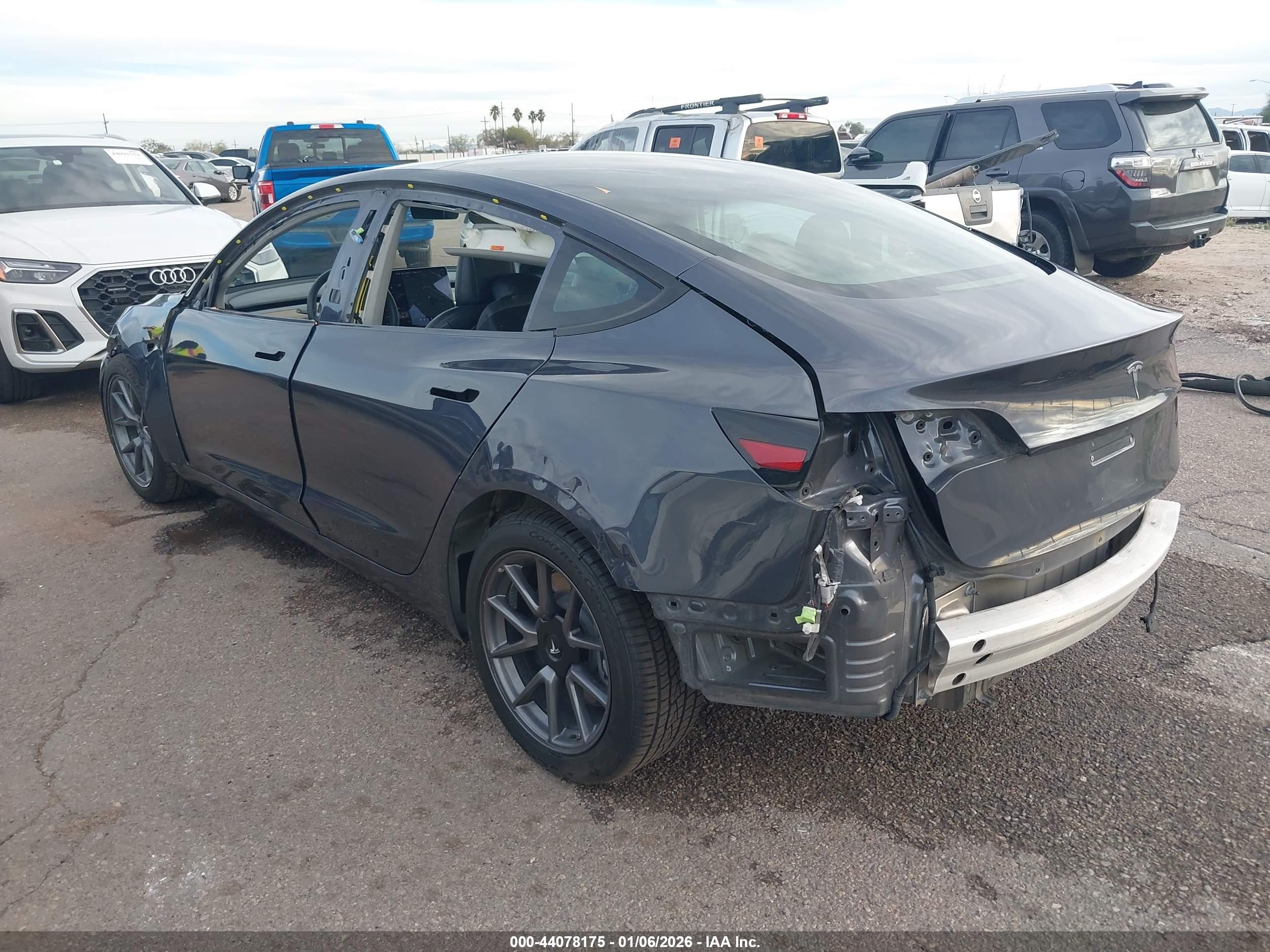 TESLA MODEL image 3