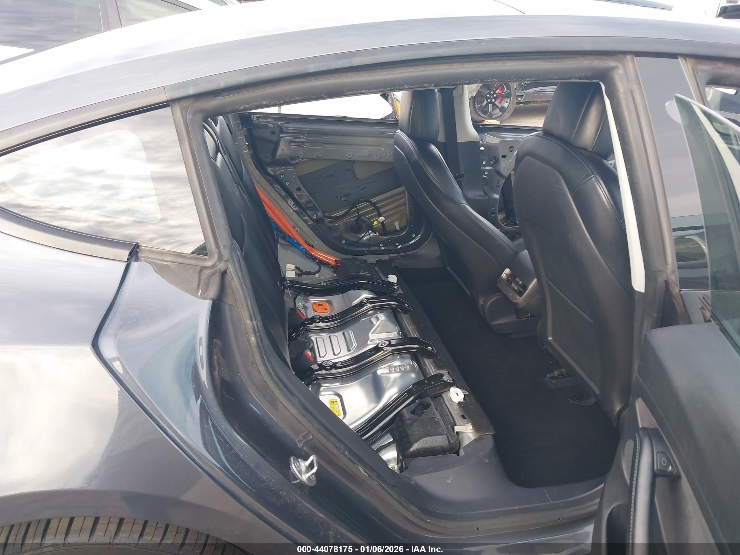 TESLA MODEL image 8