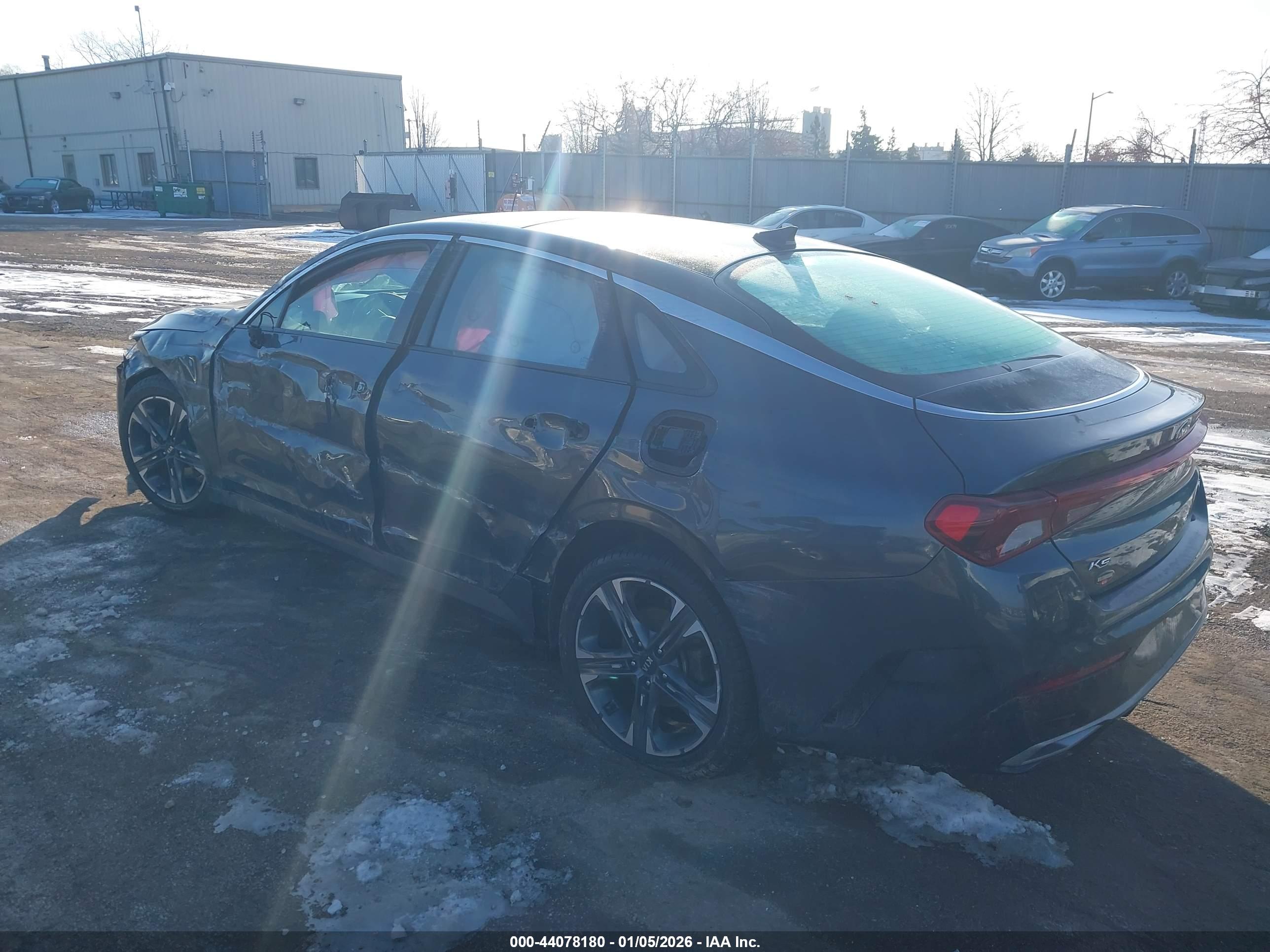 KIA K5 image 3