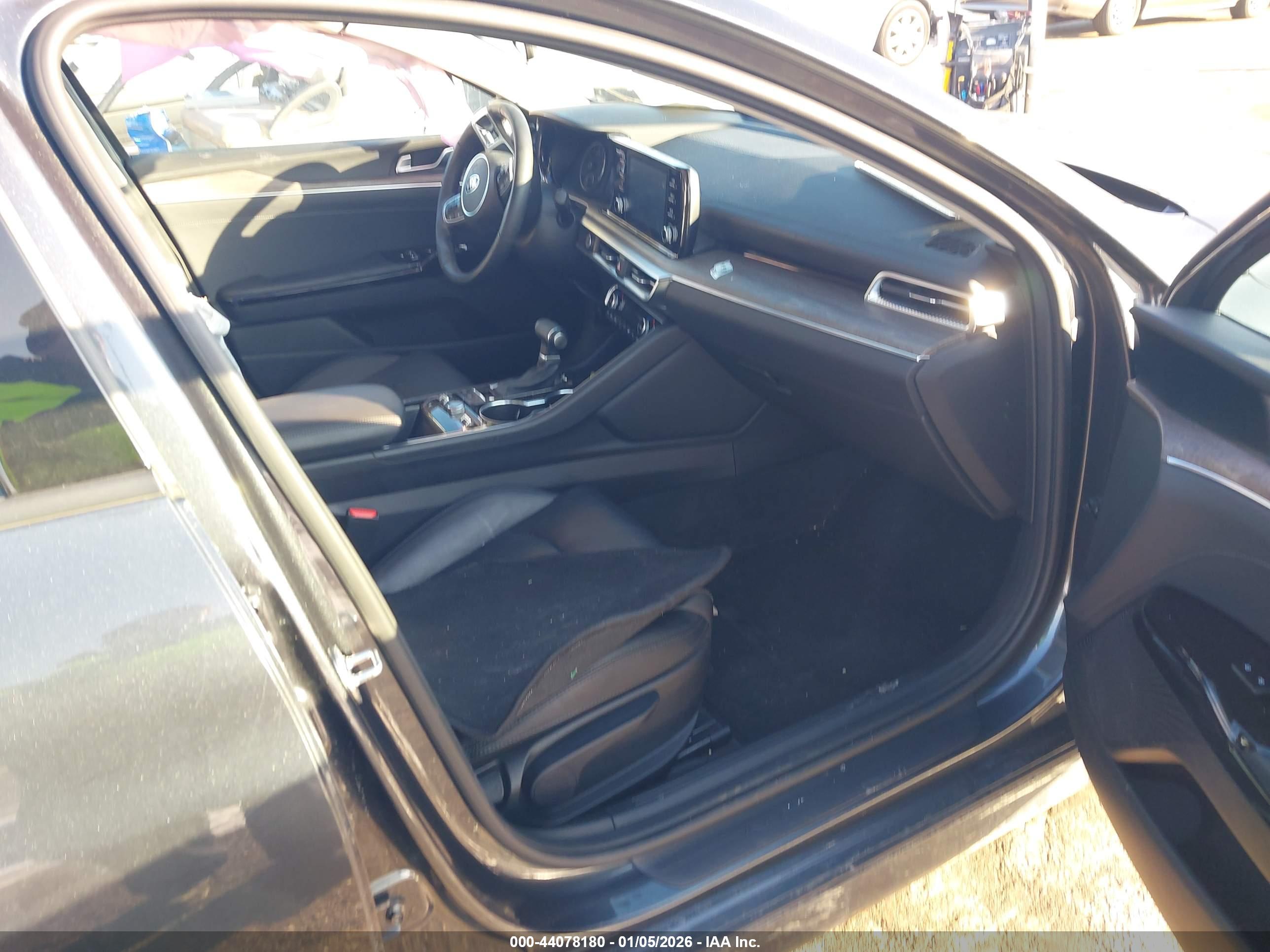KIA K5 image 5