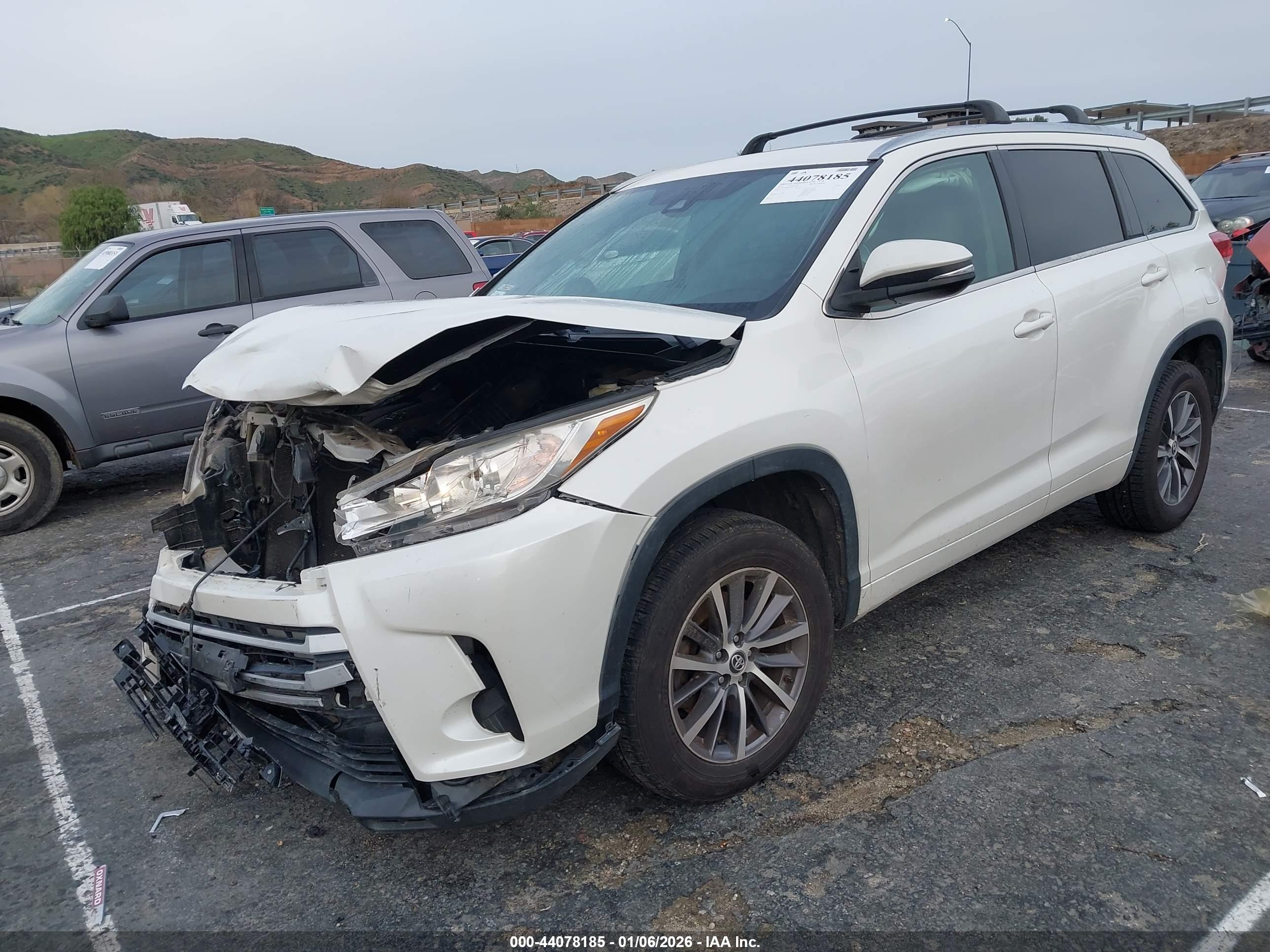 TOYOTA HIGHLANDER image 2