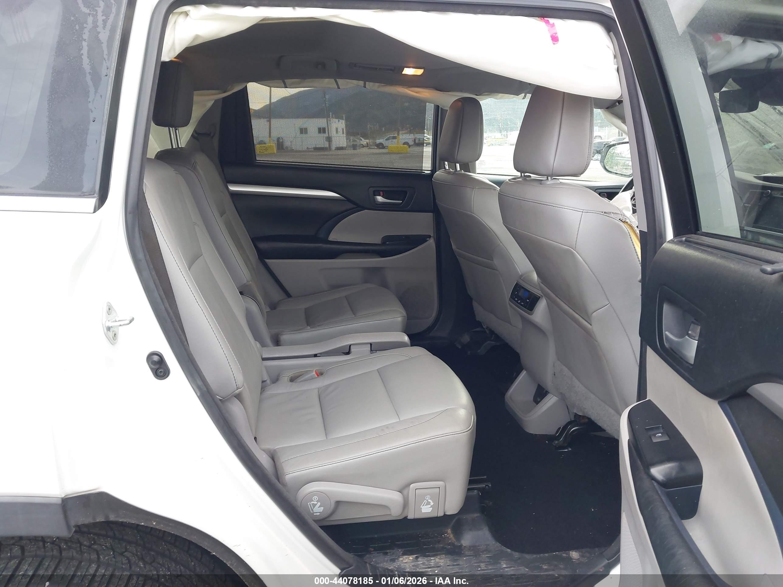 TOYOTA HIGHLANDER image 8