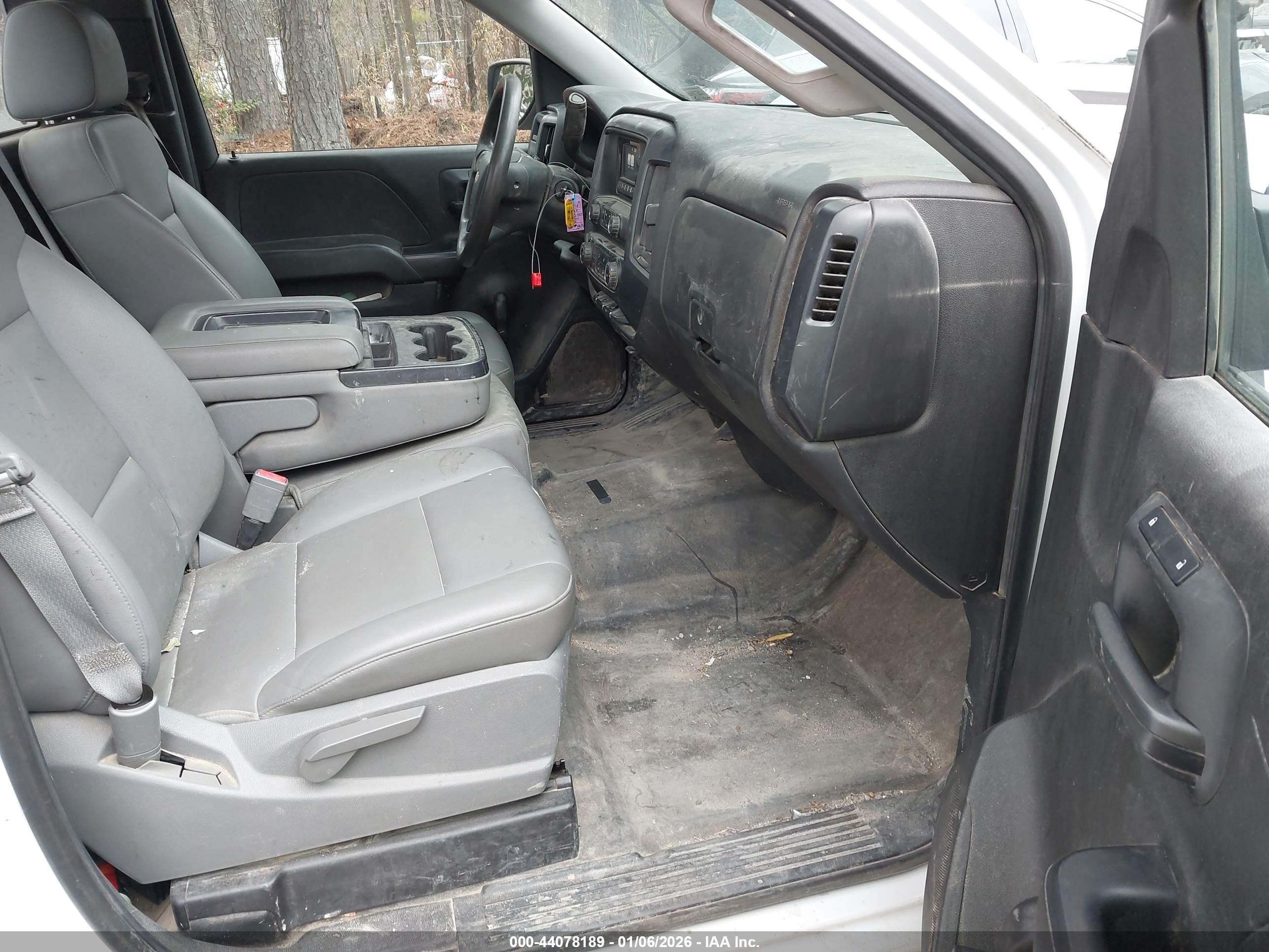 CHEVROLET SILVERADO image 5