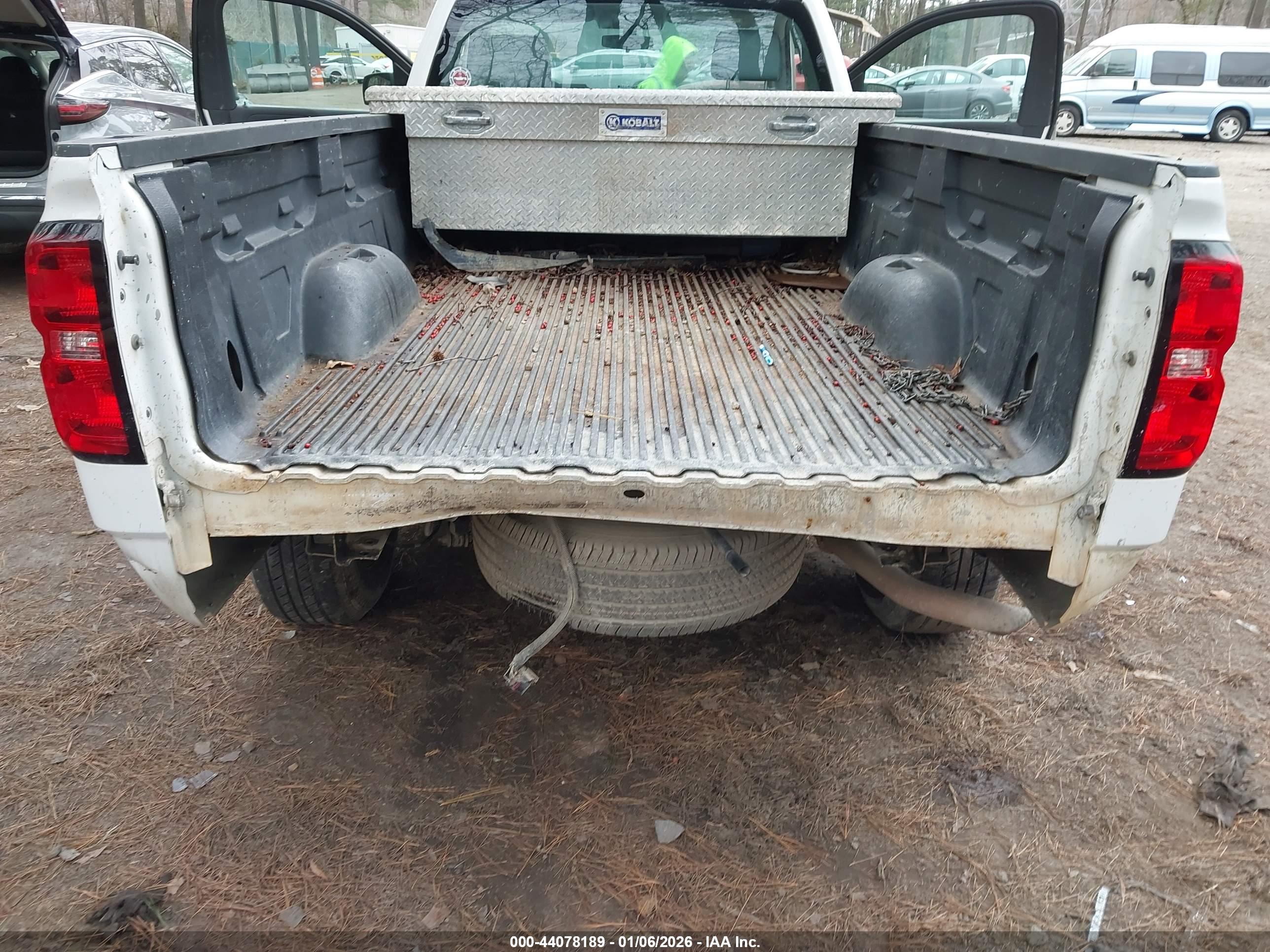 CHEVROLET SILVERADO image 6