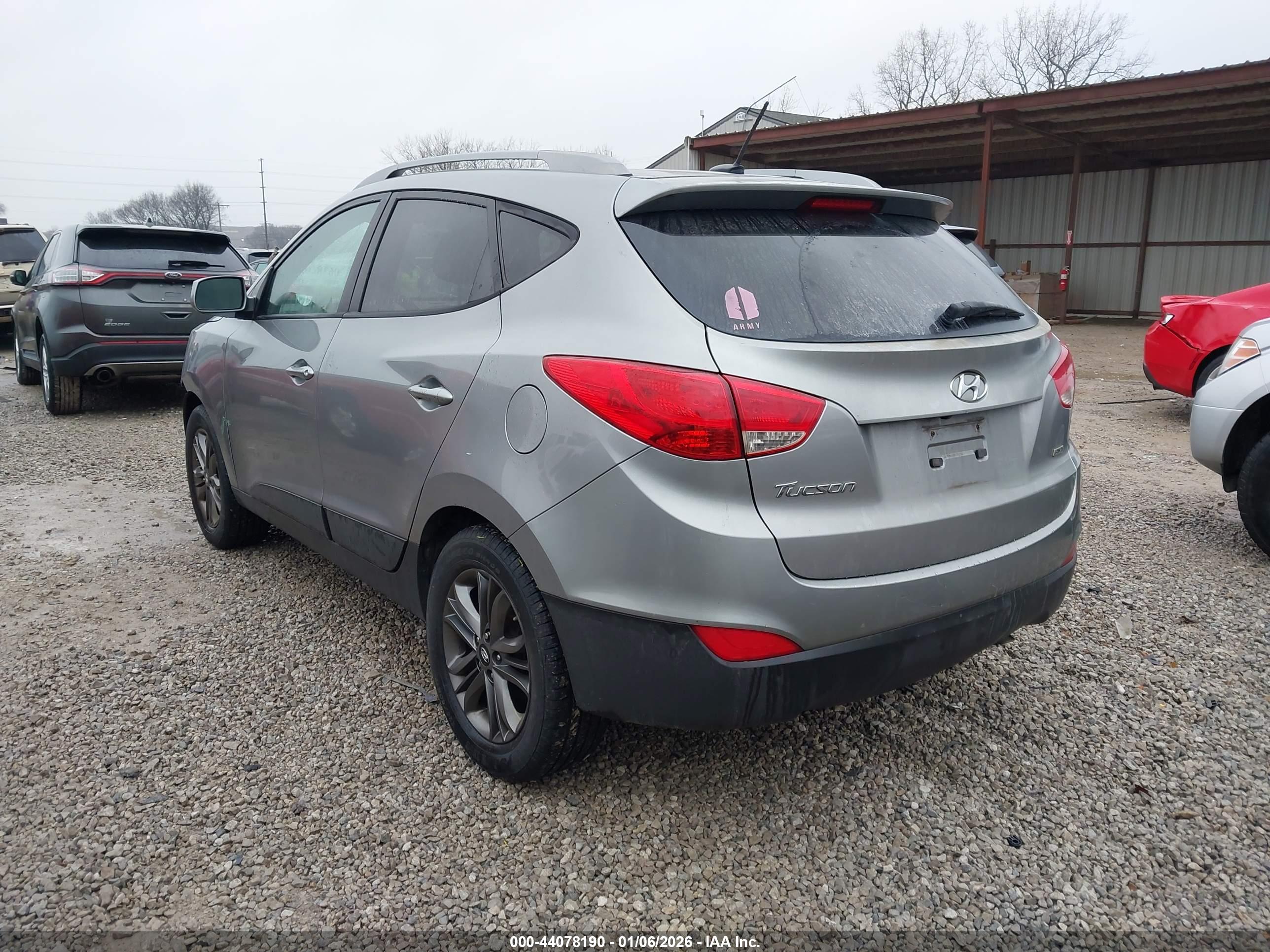 HYUNDAI TUCSON image 3