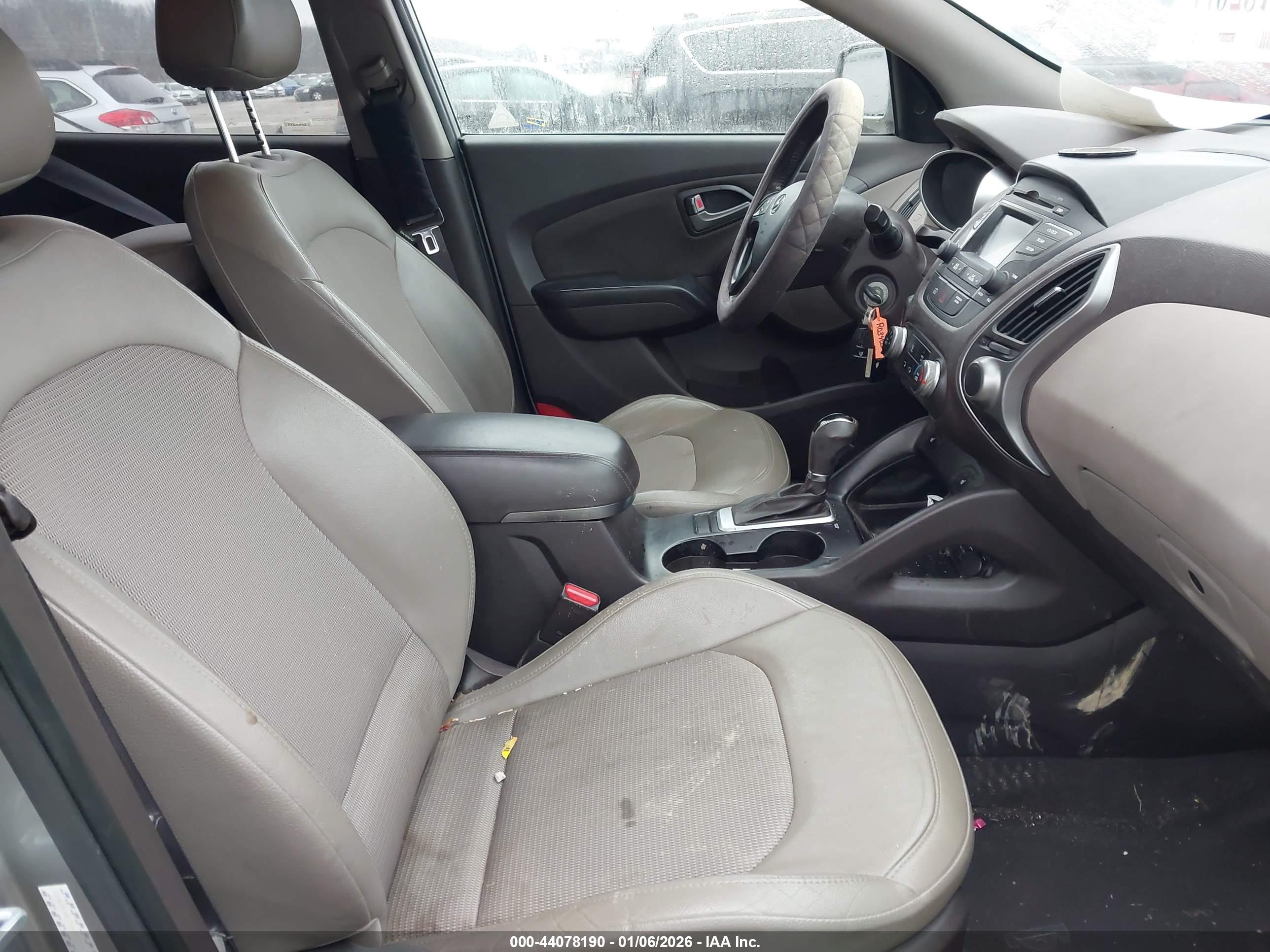 HYUNDAI TUCSON image 5