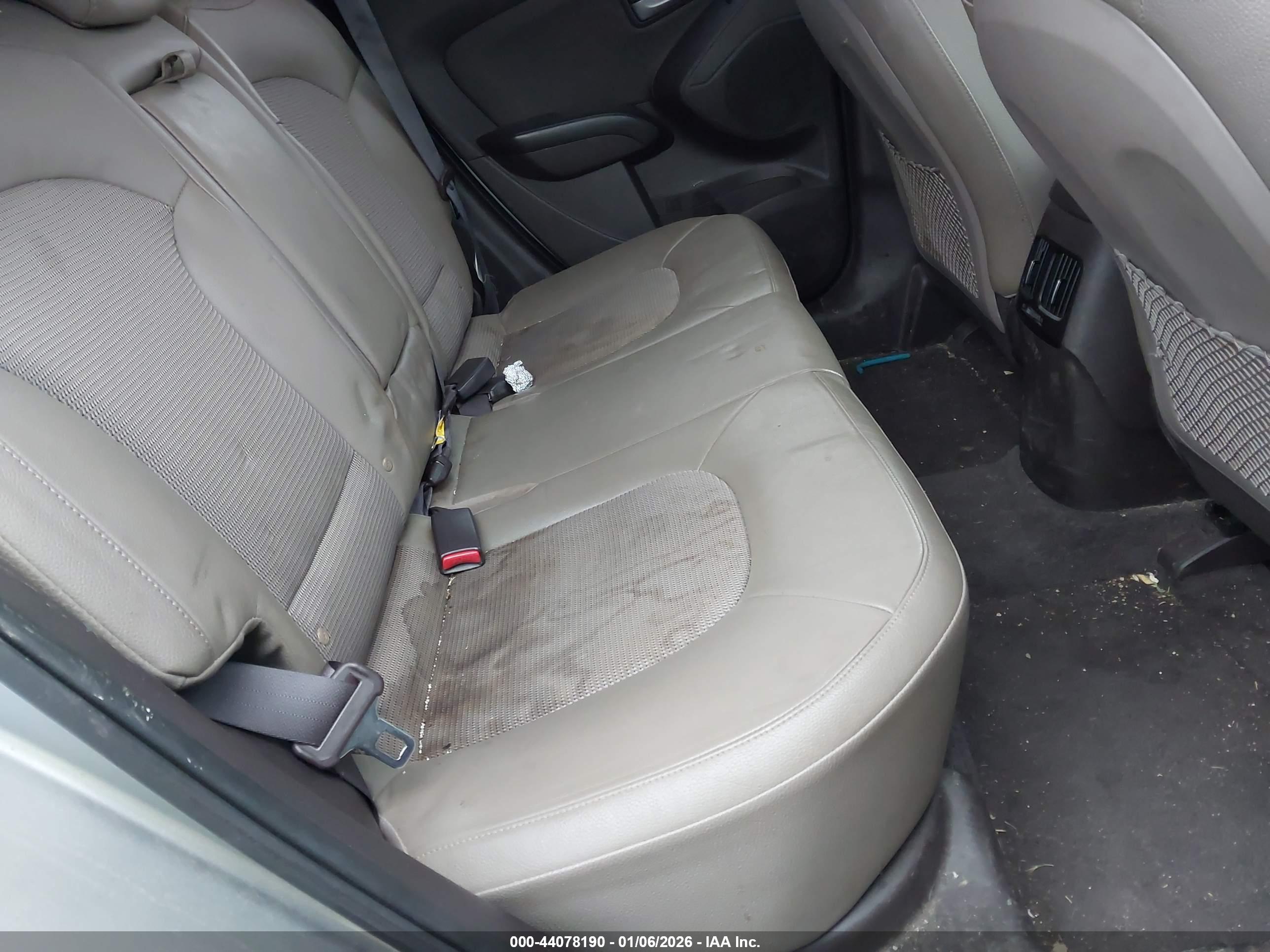 HYUNDAI TUCSON image 8