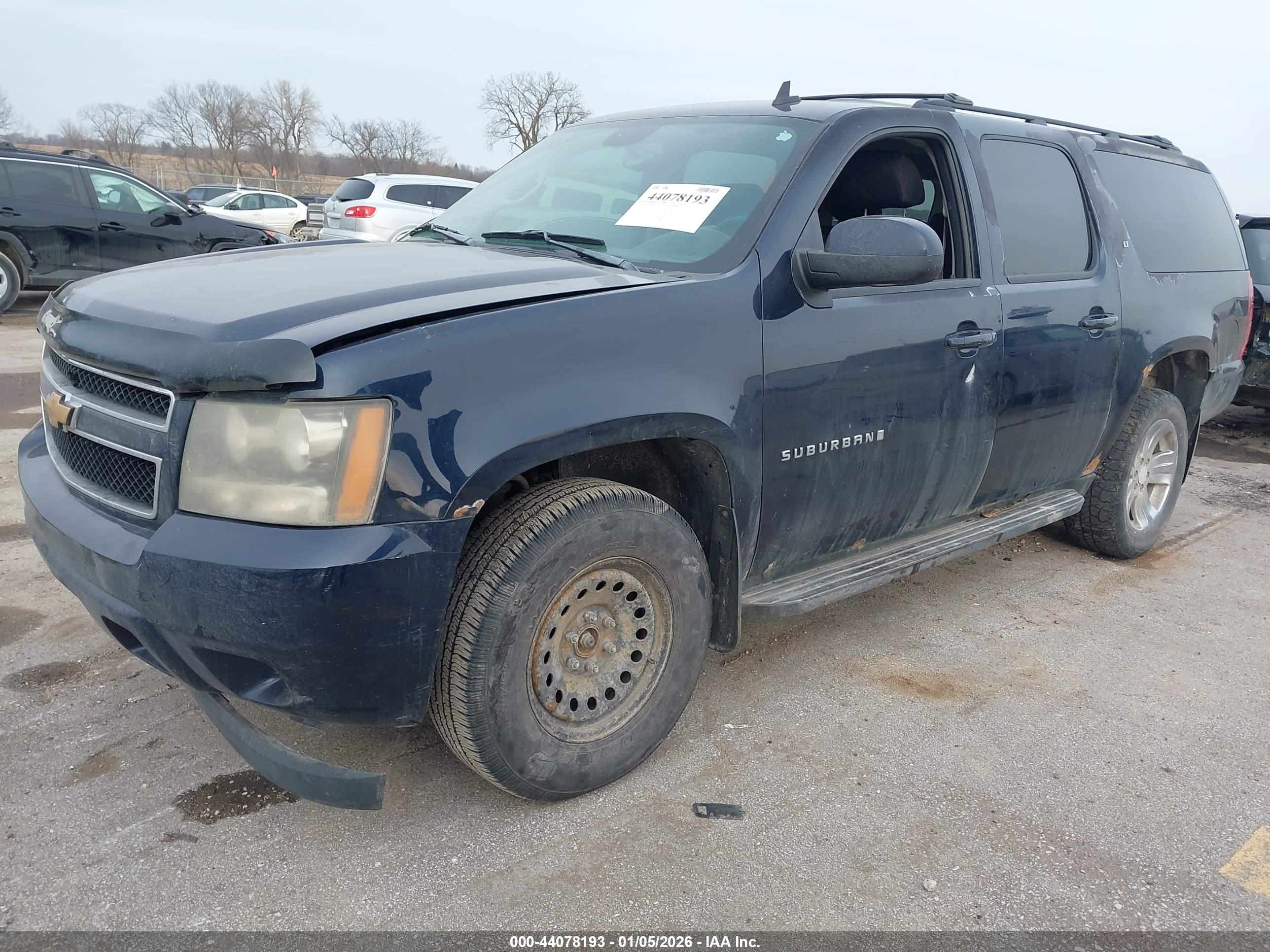 CHEVROLET SUBURBAN image 2