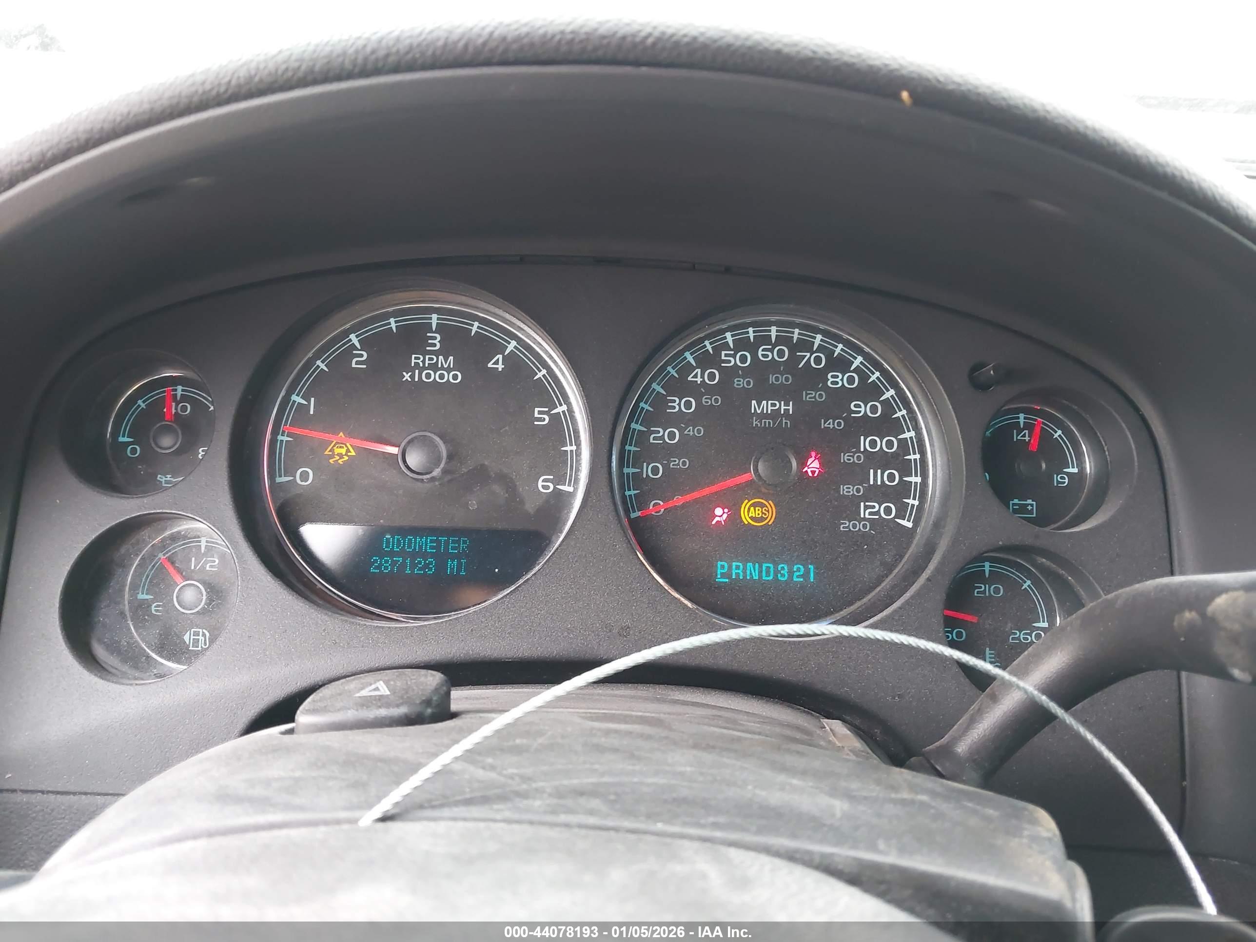 CHEVROLET SUBURBAN image 7
