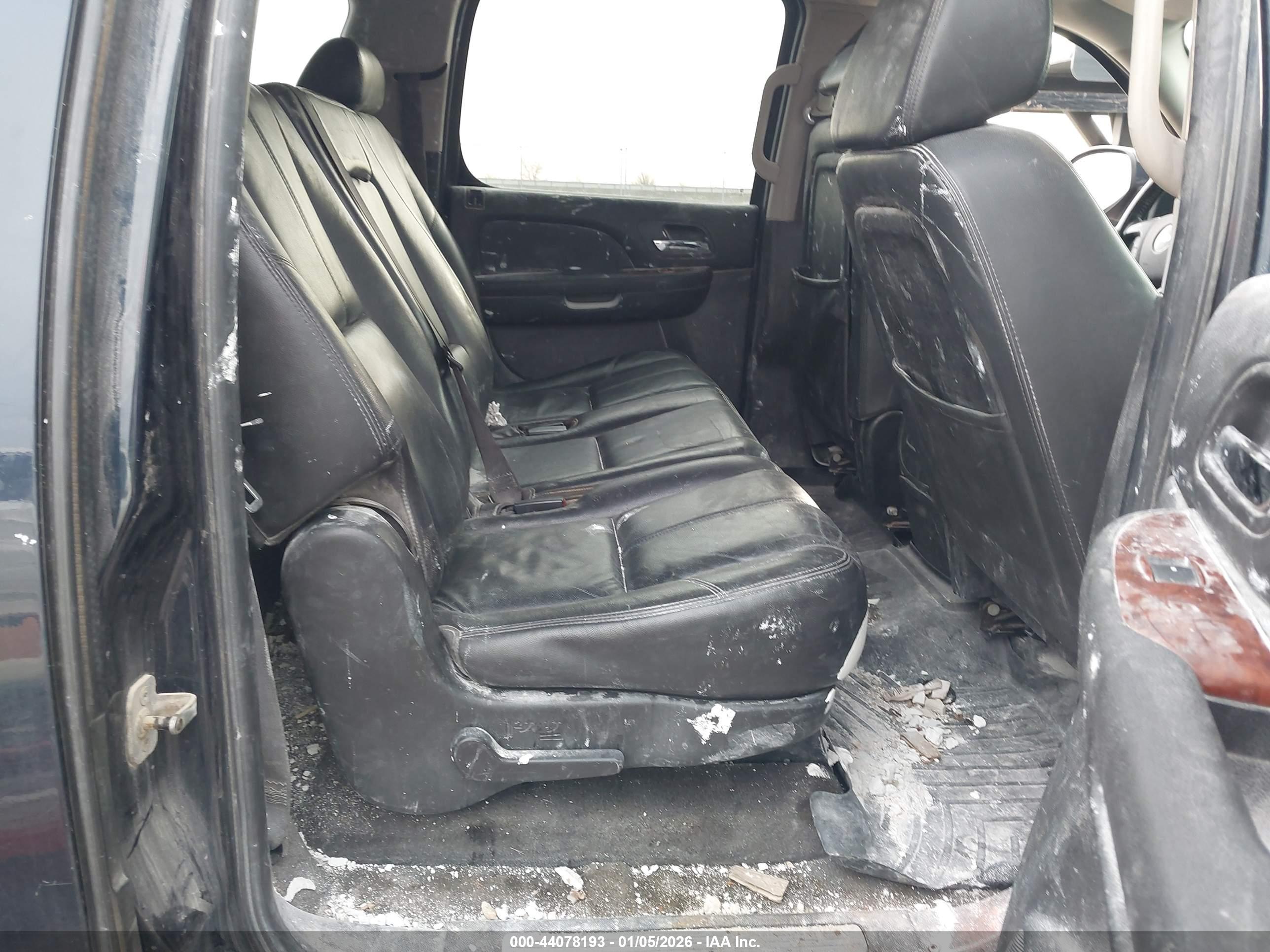 CHEVROLET SUBURBAN image 8