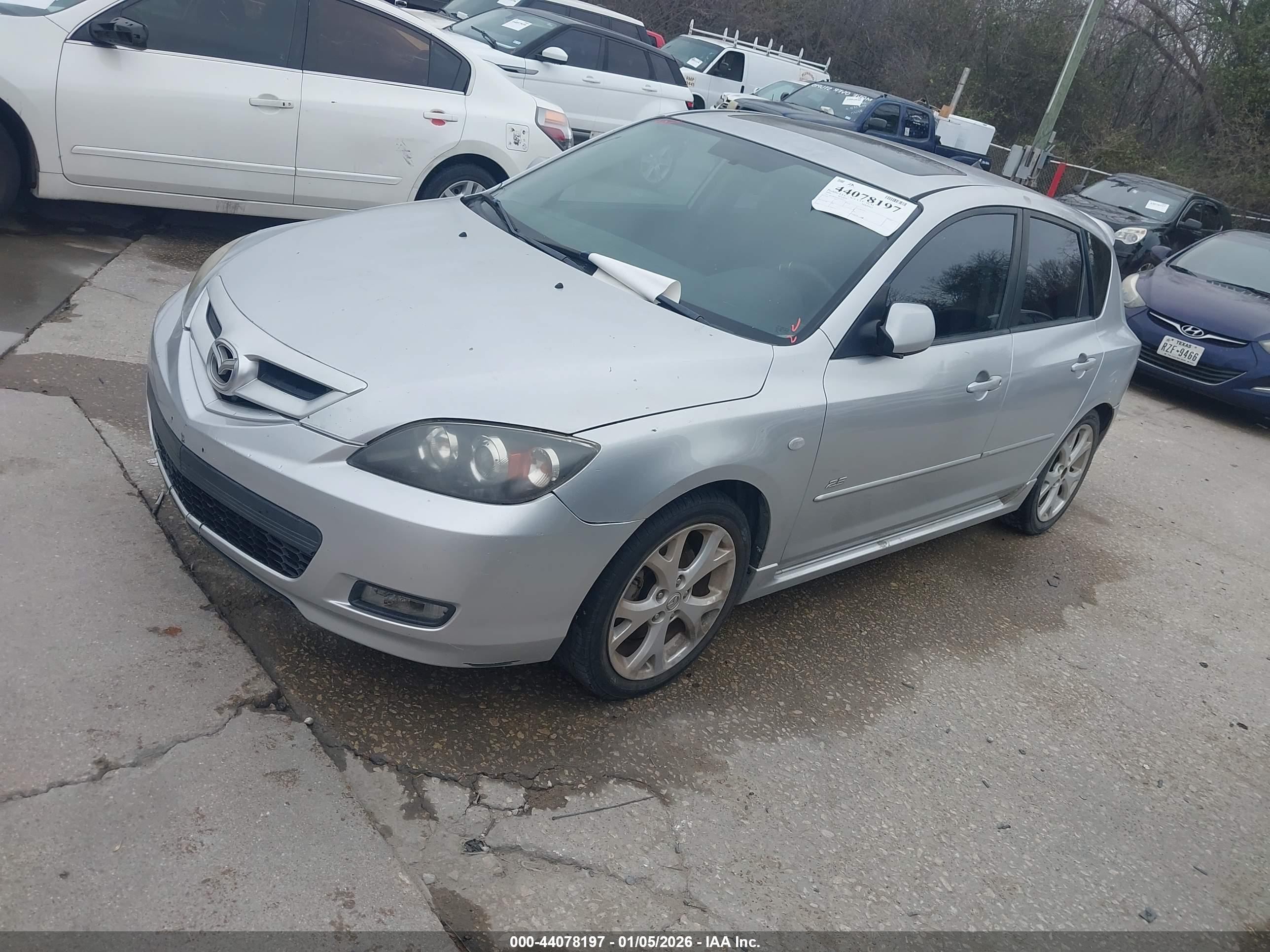 MAZDA MAZDA3 image 2