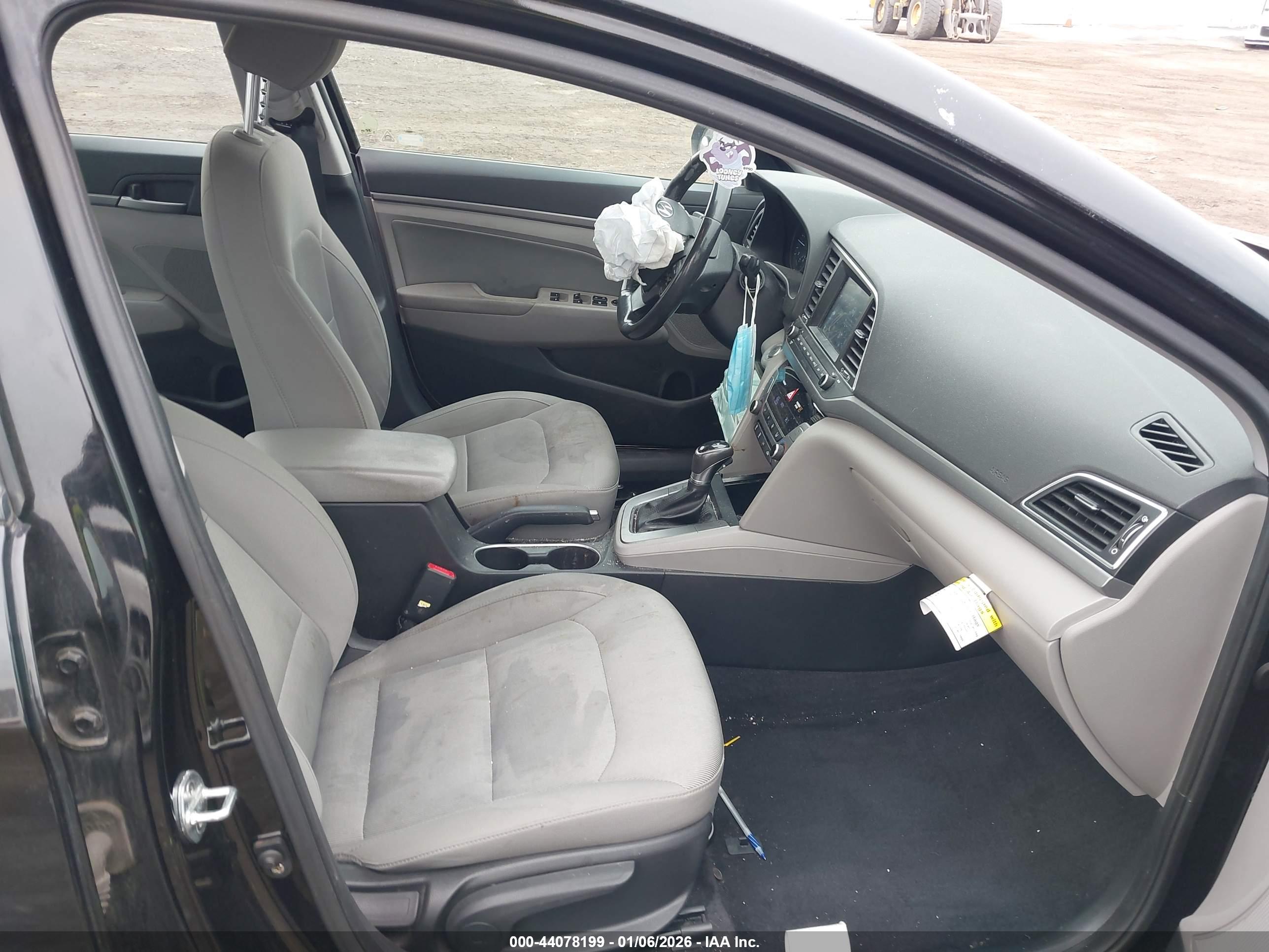 HYUNDAI ELANTRA image 5
