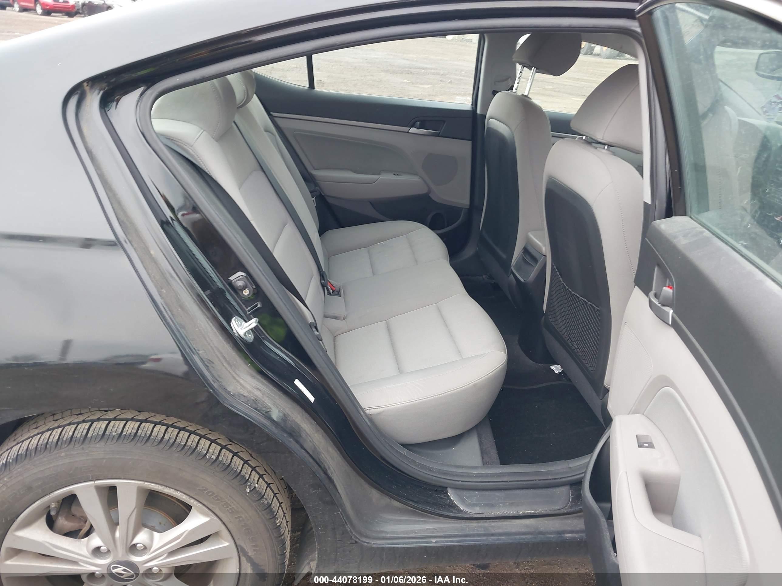 HYUNDAI ELANTRA image 8