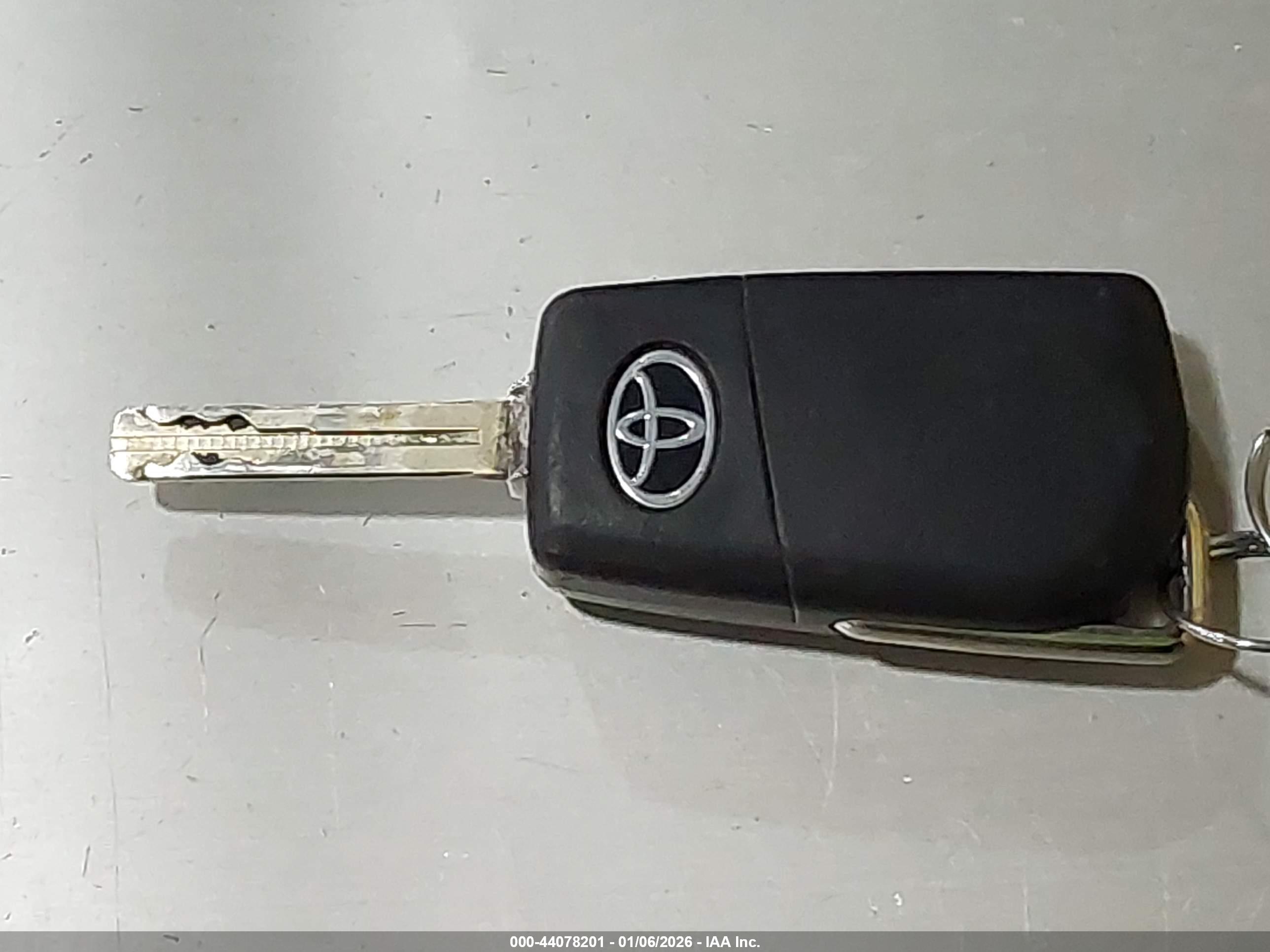 TOYOTA CAMRY image 11