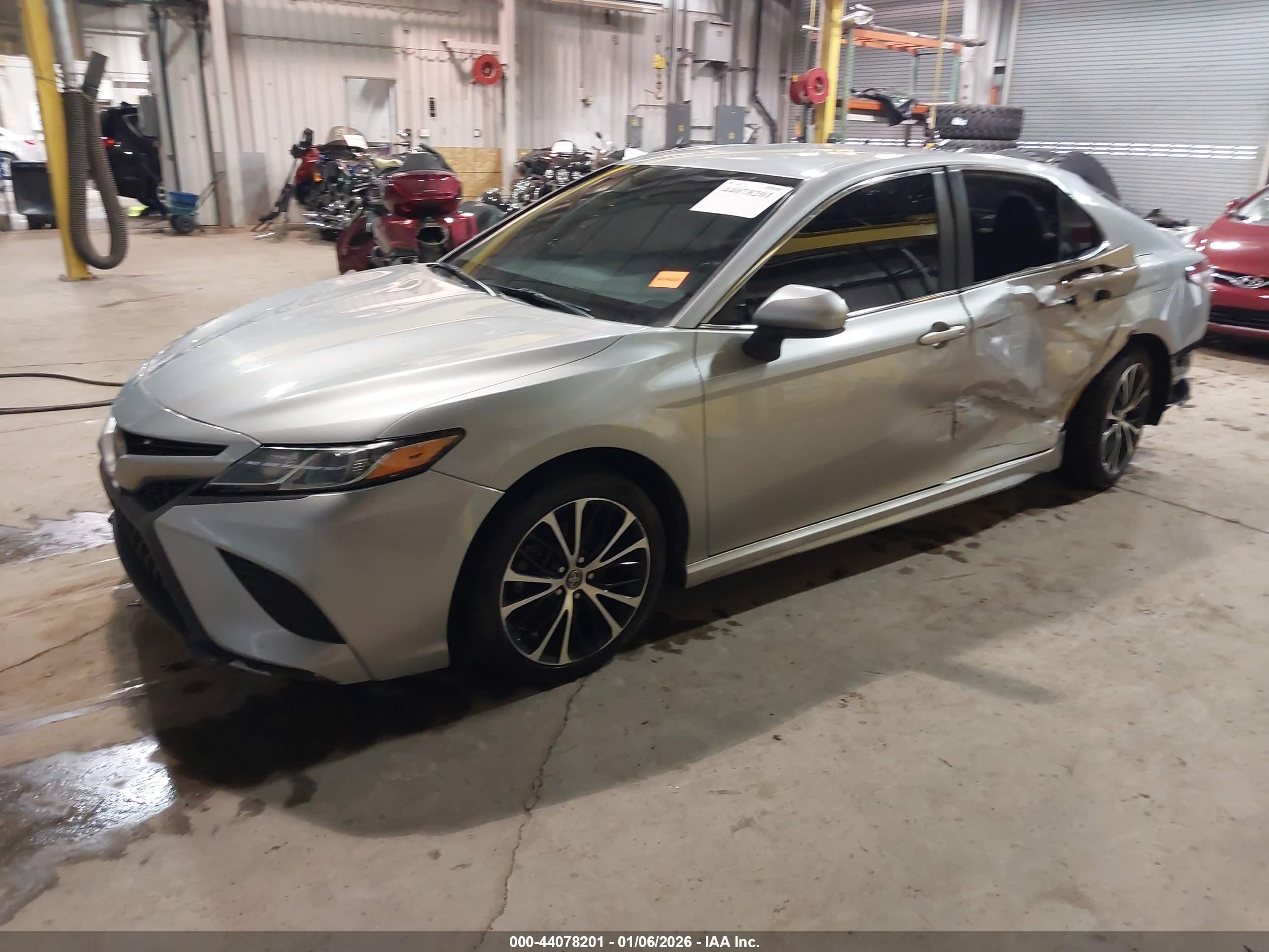 TOYOTA CAMRY image 2