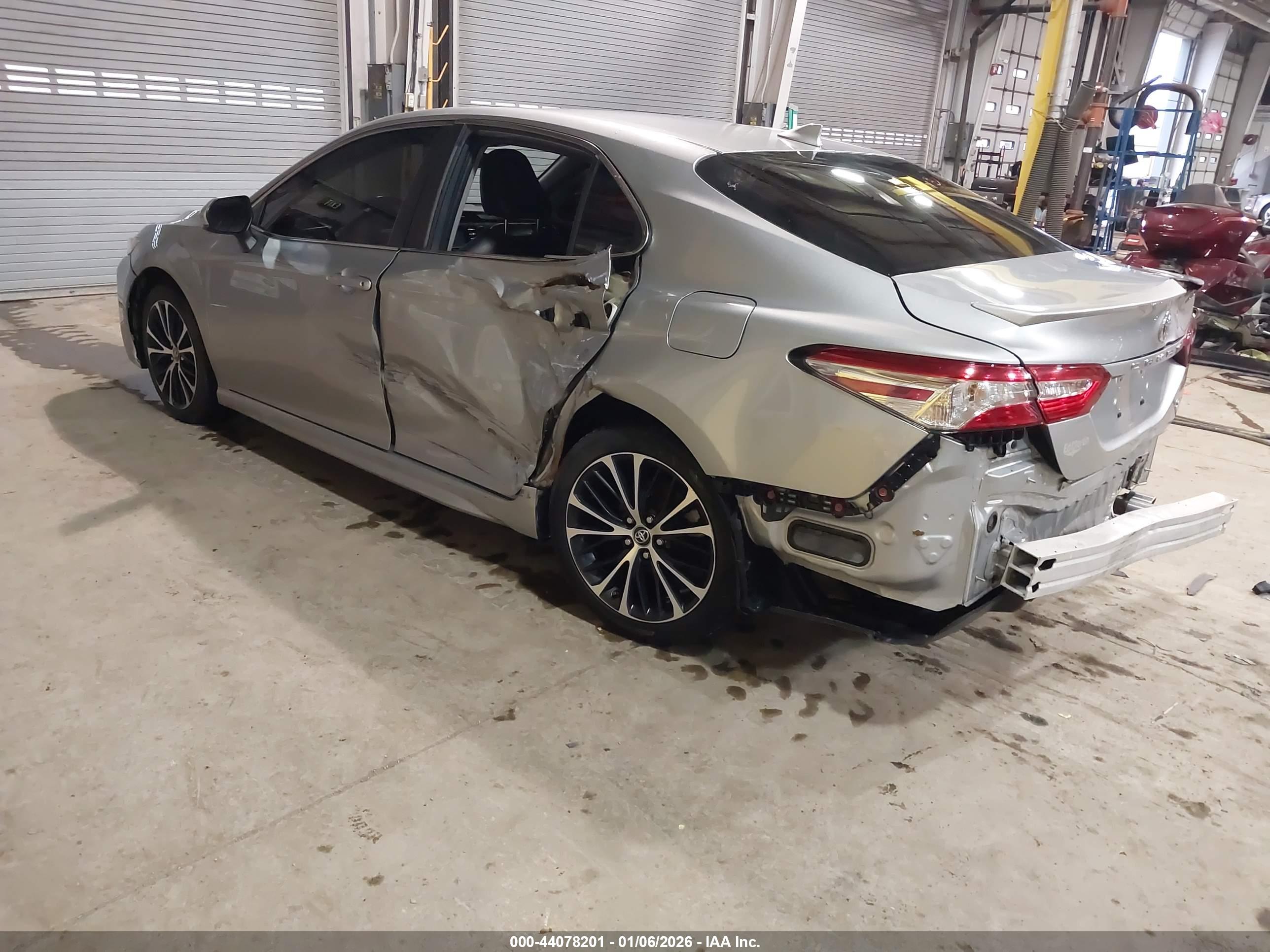 TOYOTA CAMRY image 3