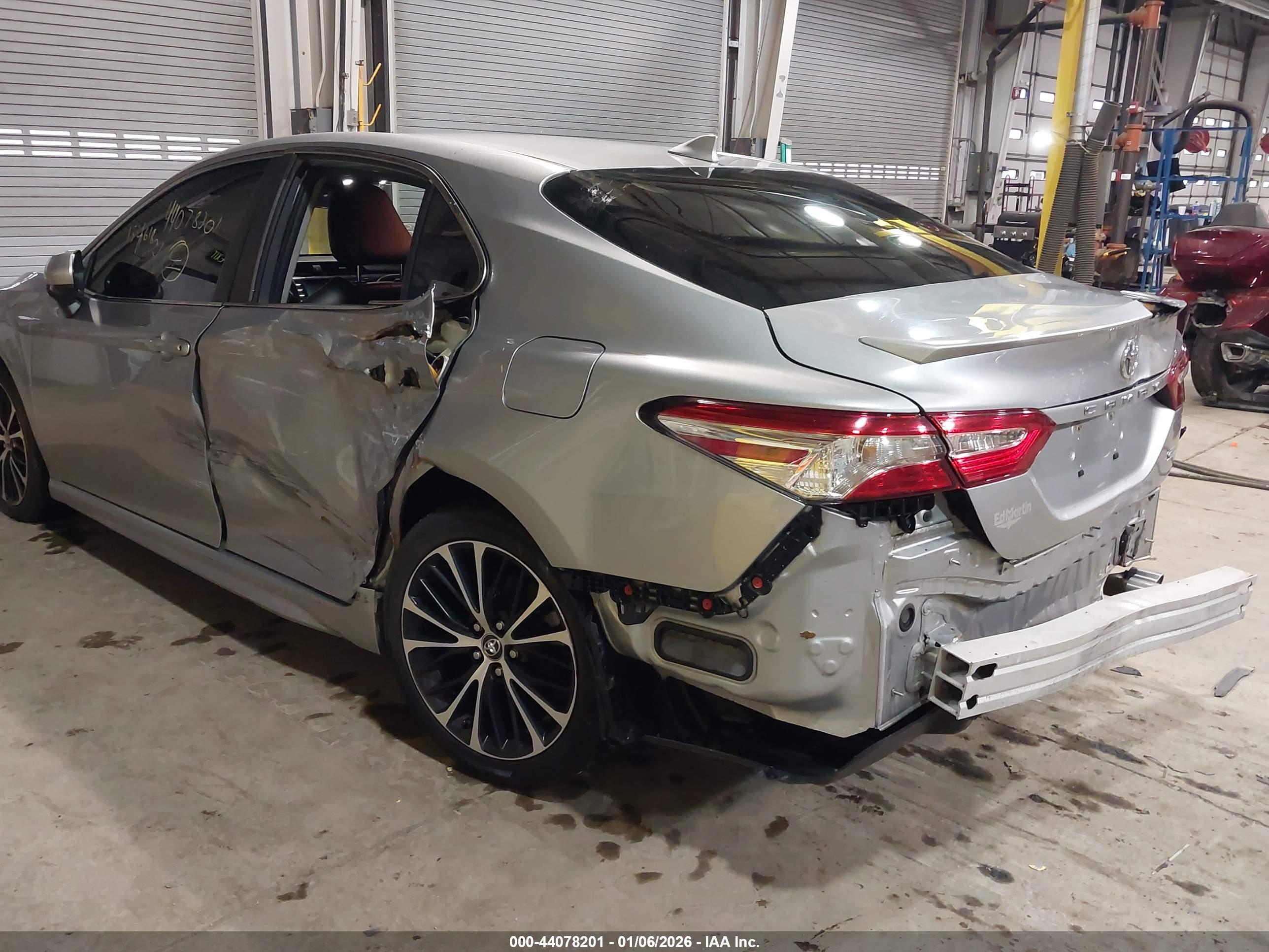 TOYOTA CAMRY image 6