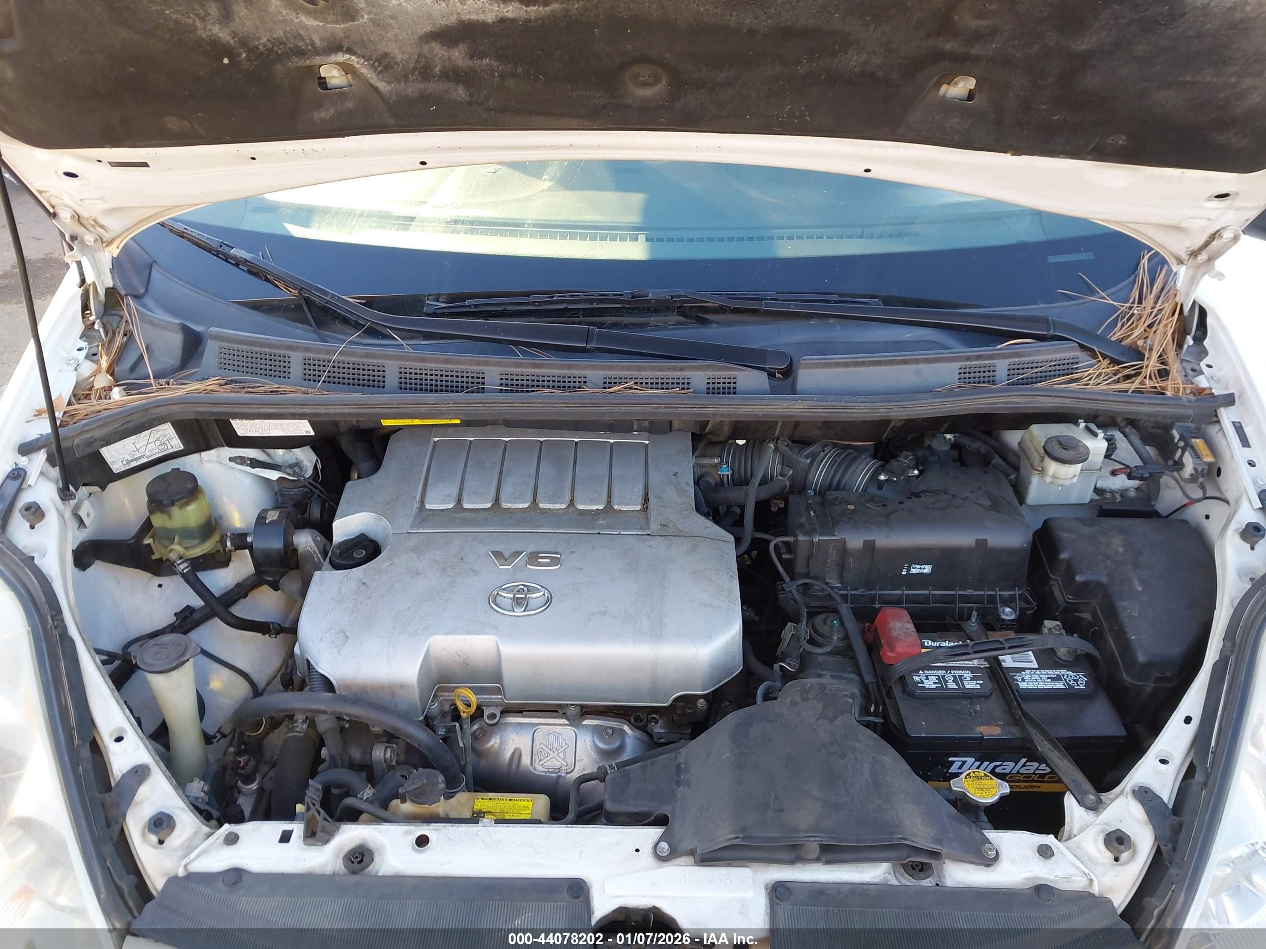 TOYOTA SIENNA image 10