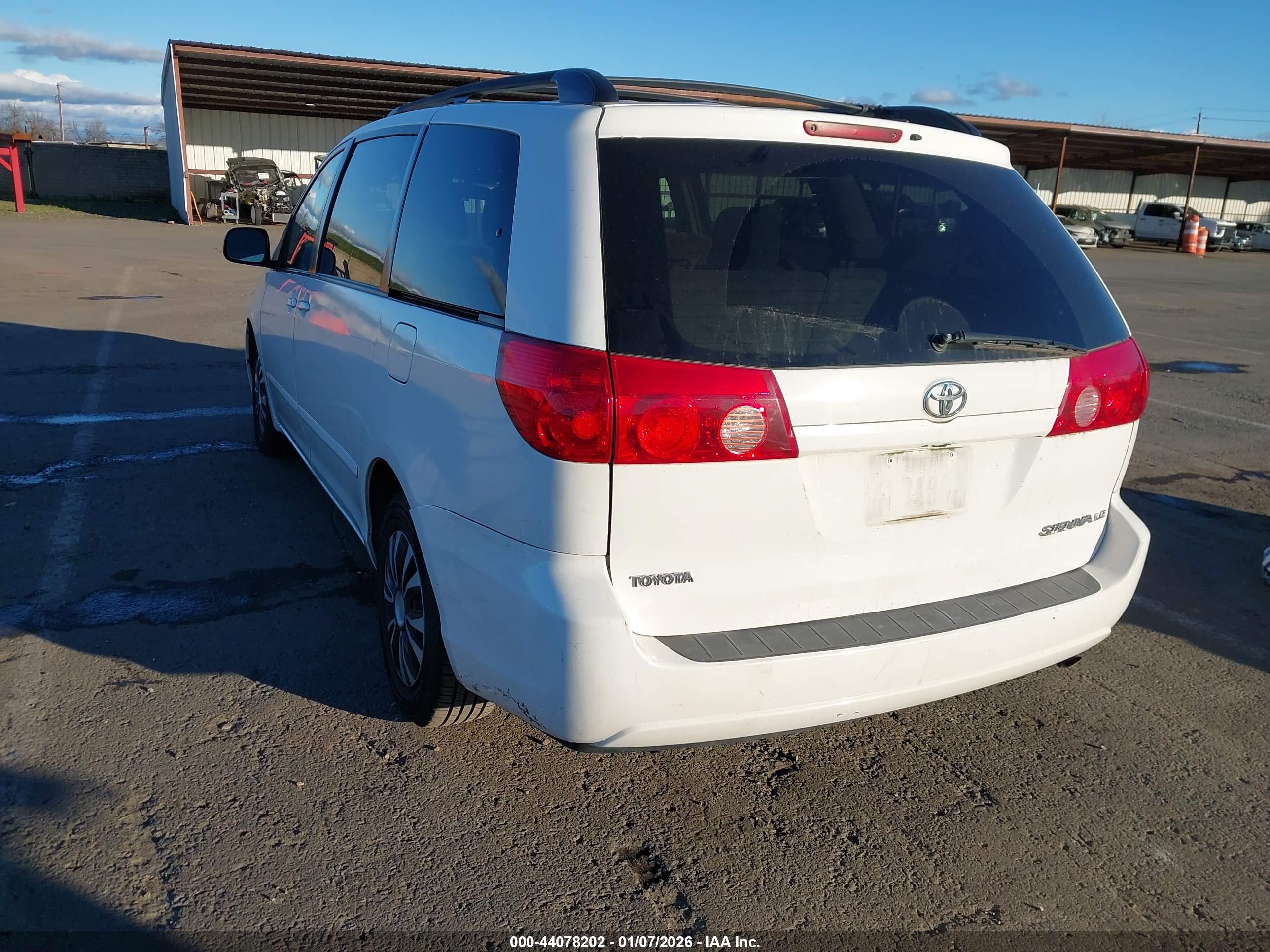 TOYOTA SIENNA image 3