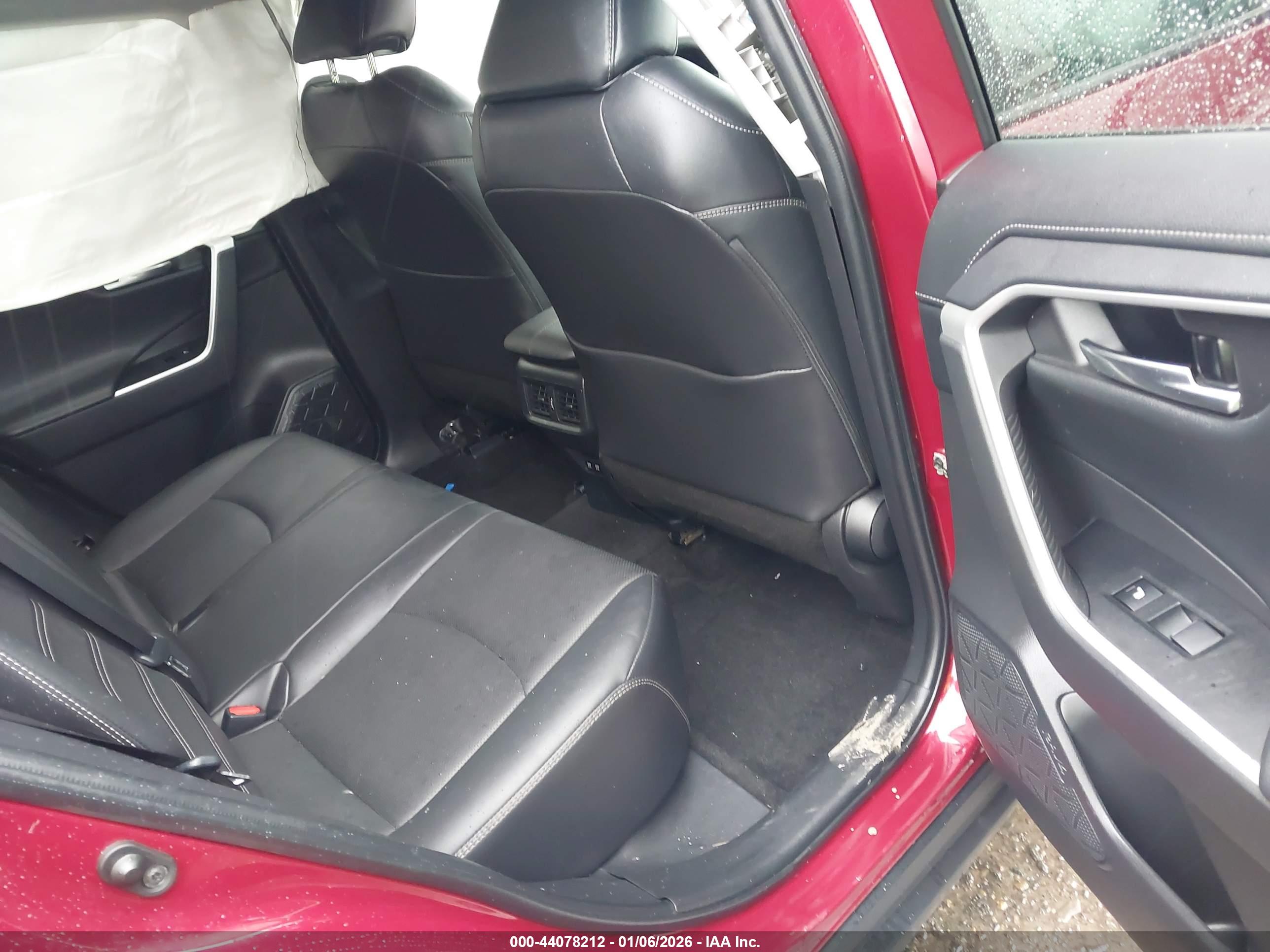 TOYOTA RAV4 image 8