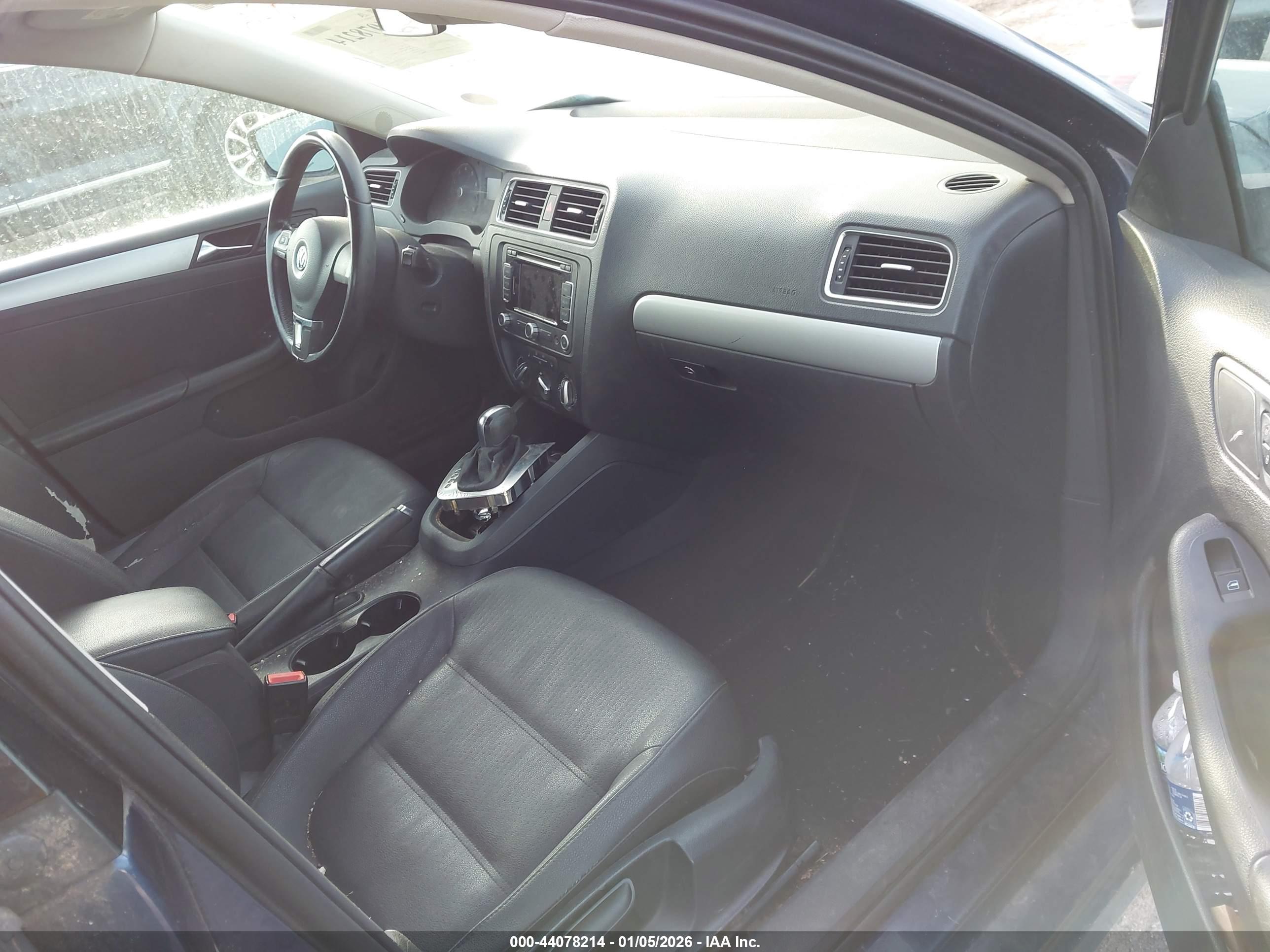 VOLKSWAGEN JETTA image 5