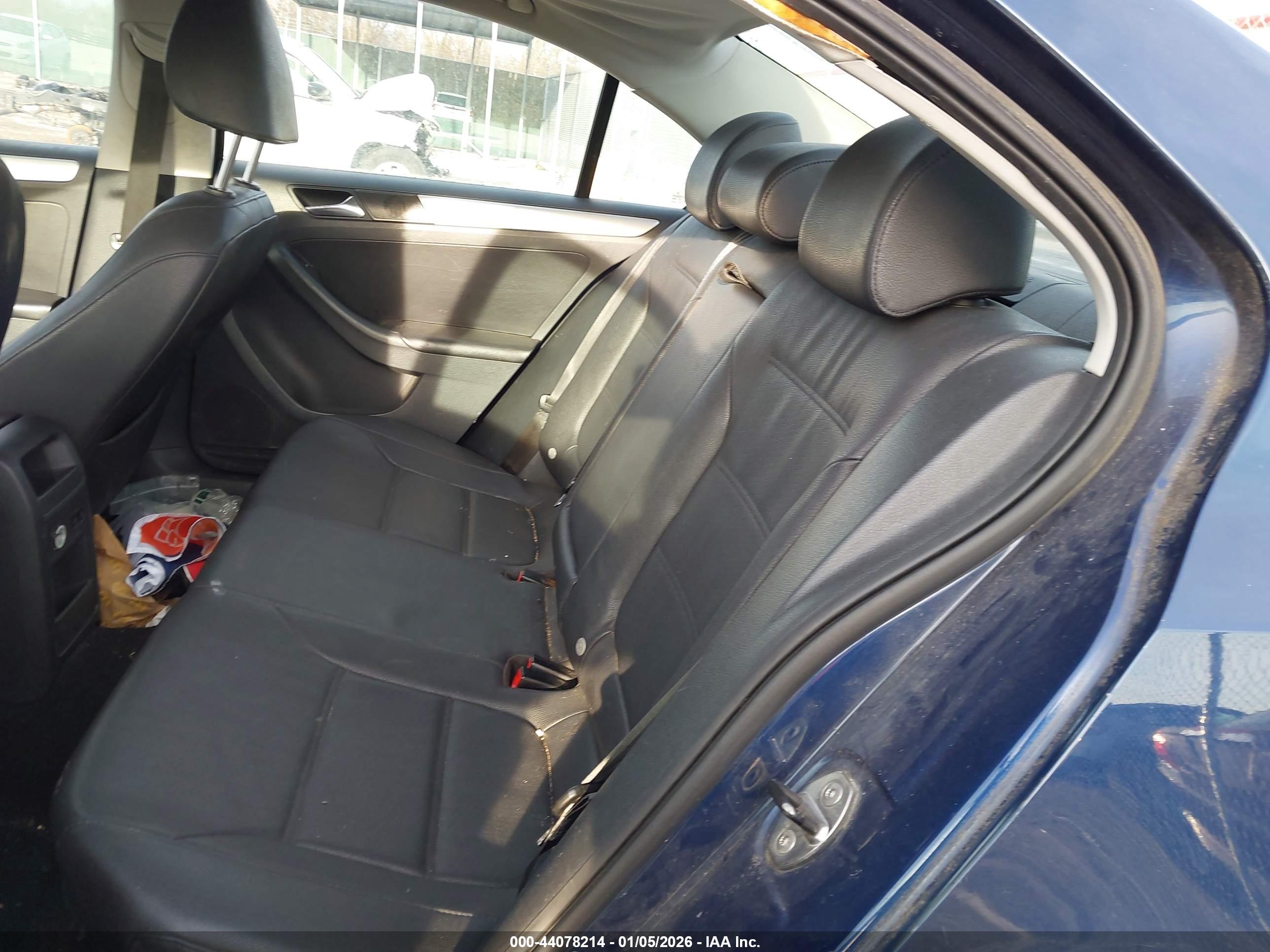 VOLKSWAGEN JETTA image 8