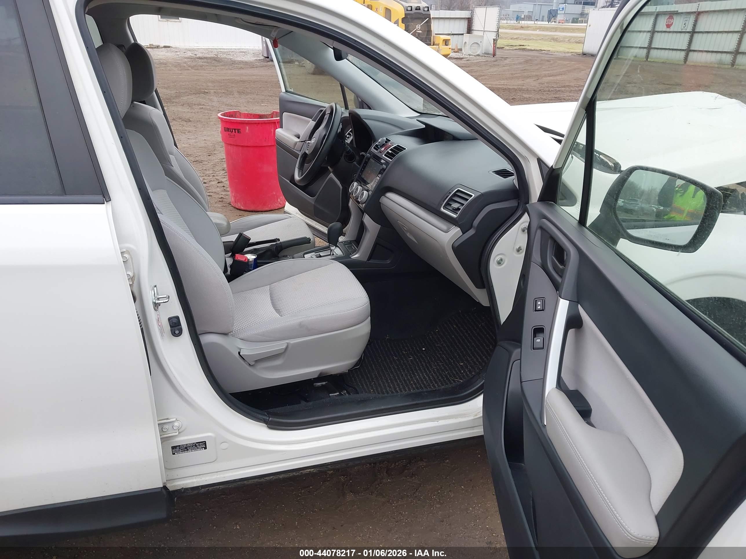 SUBARU FORESTER image 5