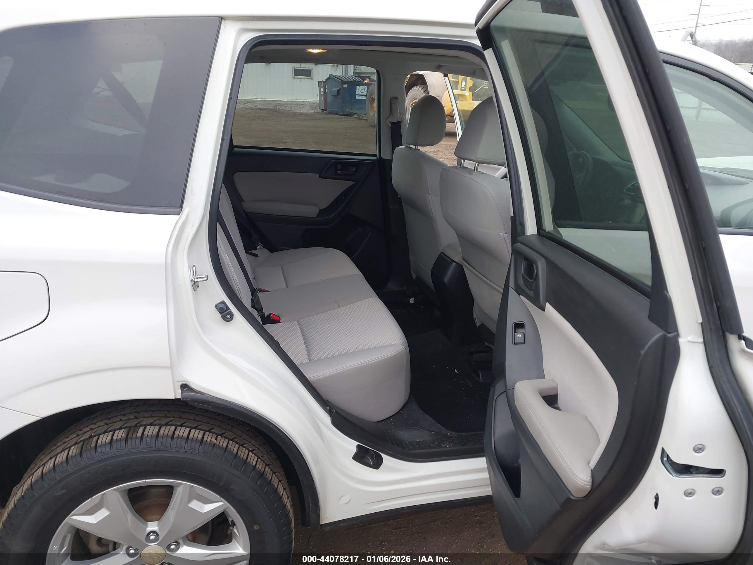 SUBARU FORESTER image 8