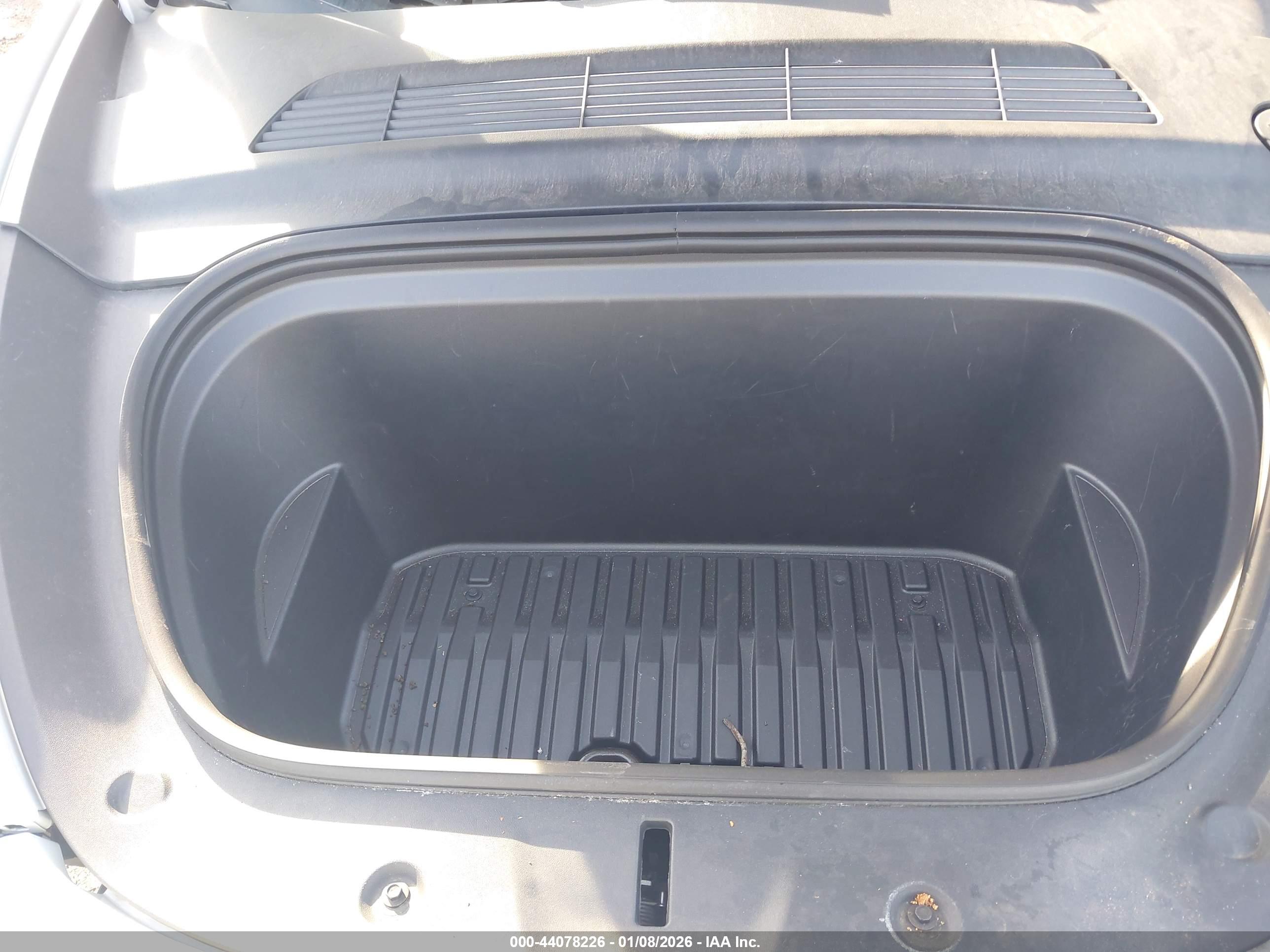 TESLA MODEL image 10