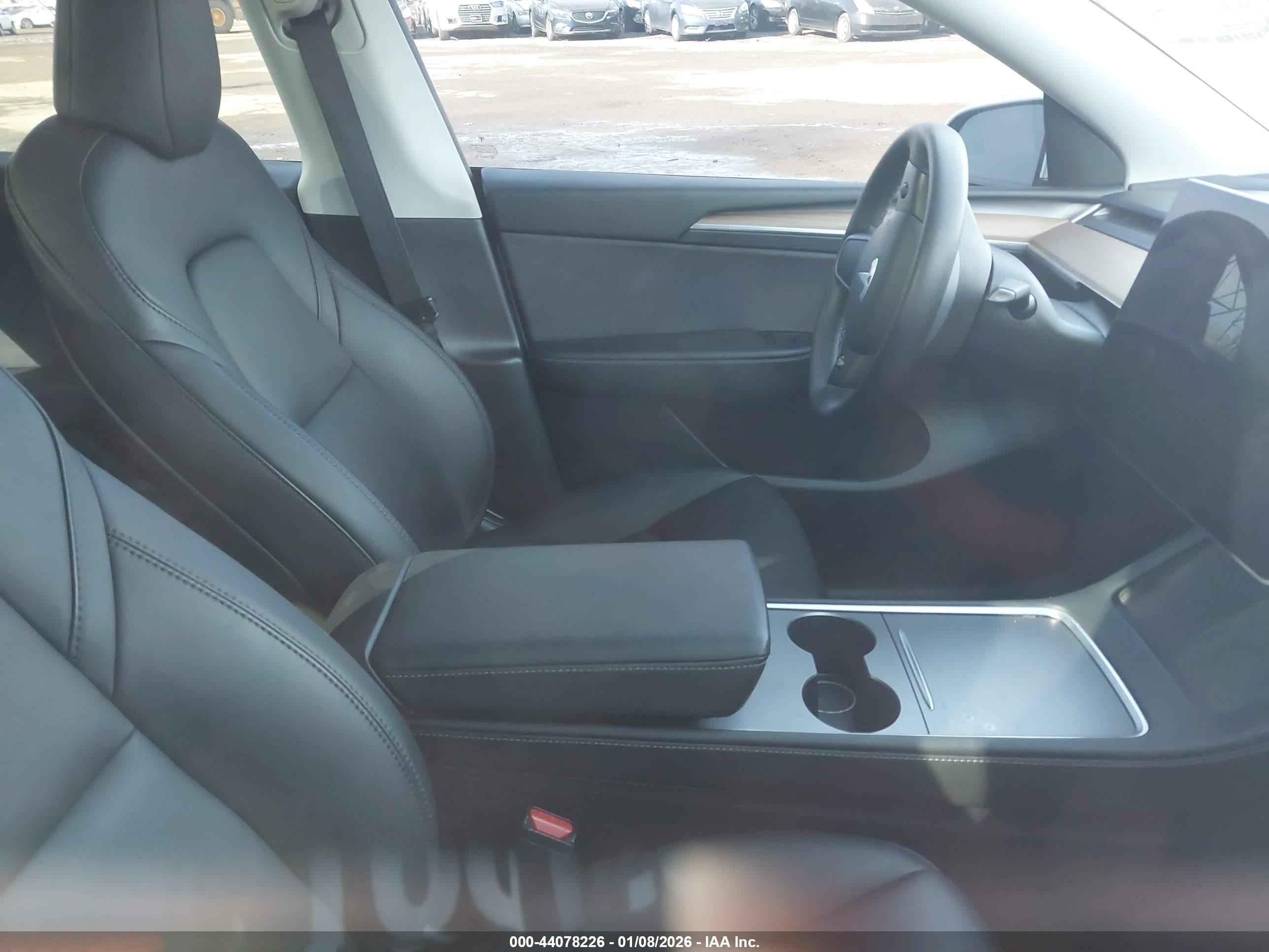 TESLA MODEL image 5