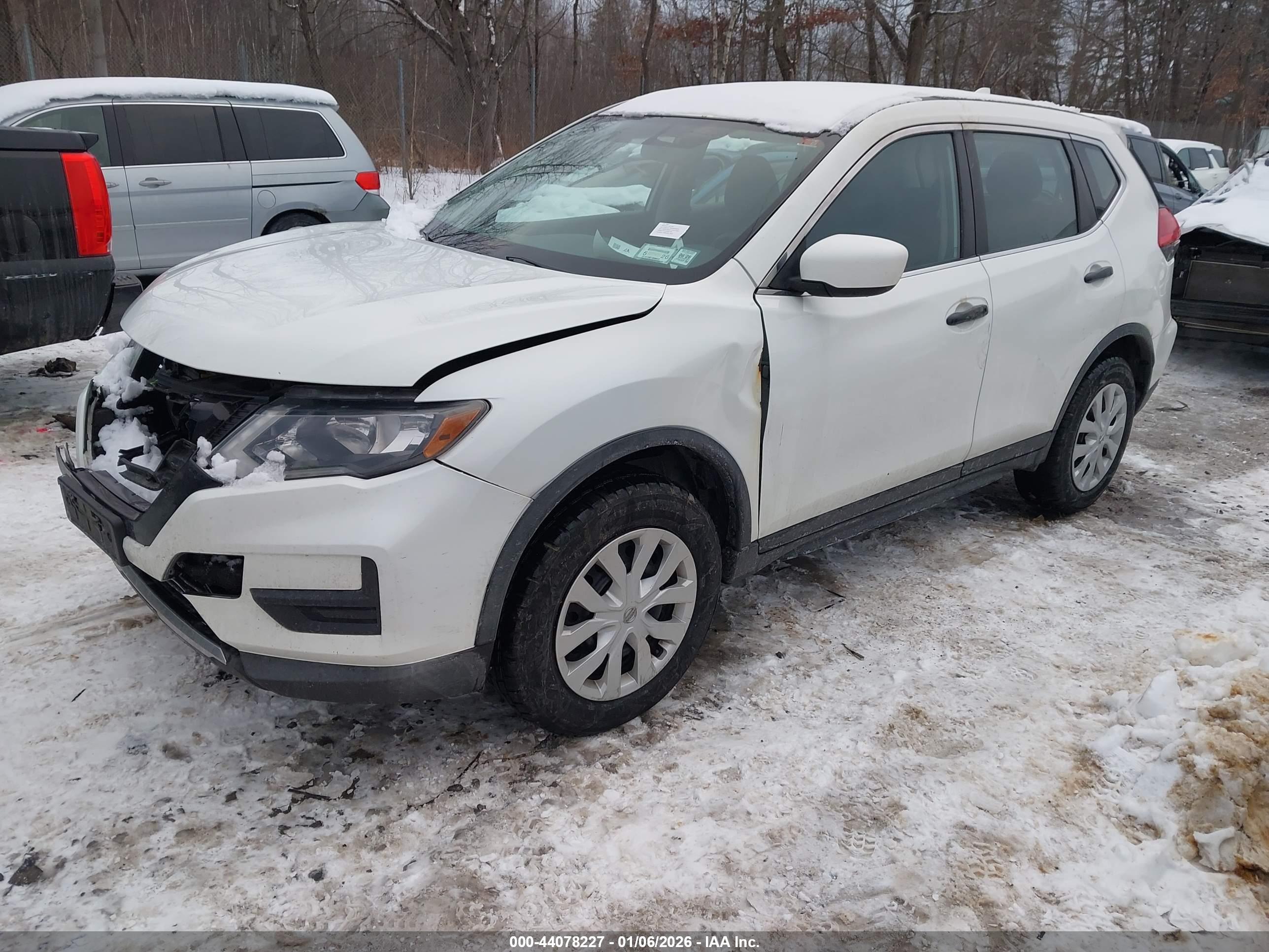 NISSAN ROGUE image 2