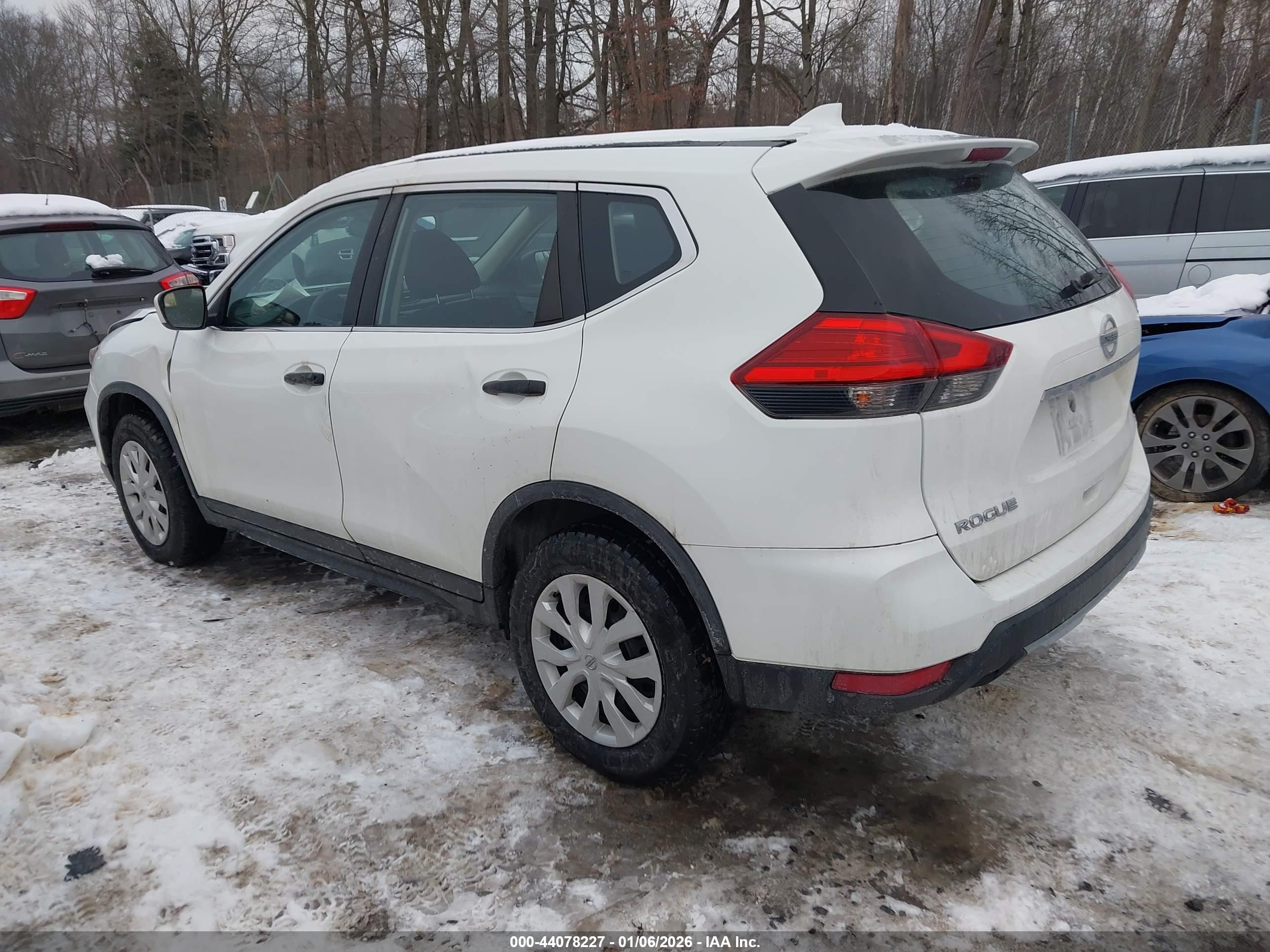 NISSAN ROGUE image 3