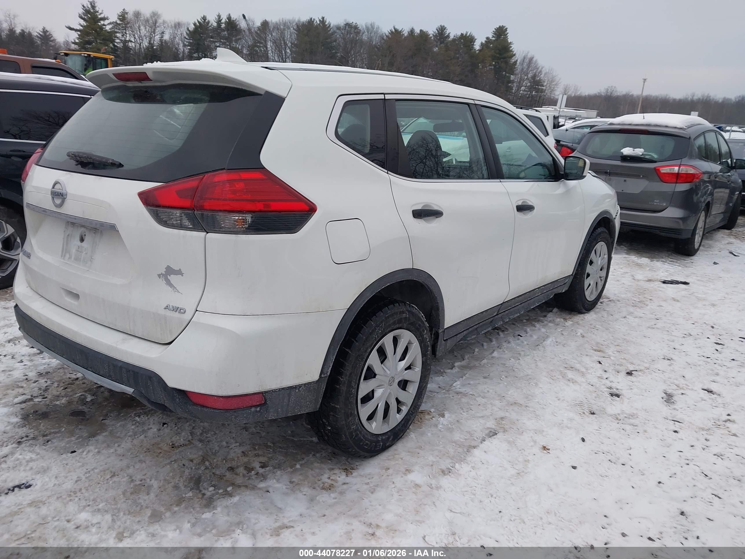 NISSAN ROGUE image 4