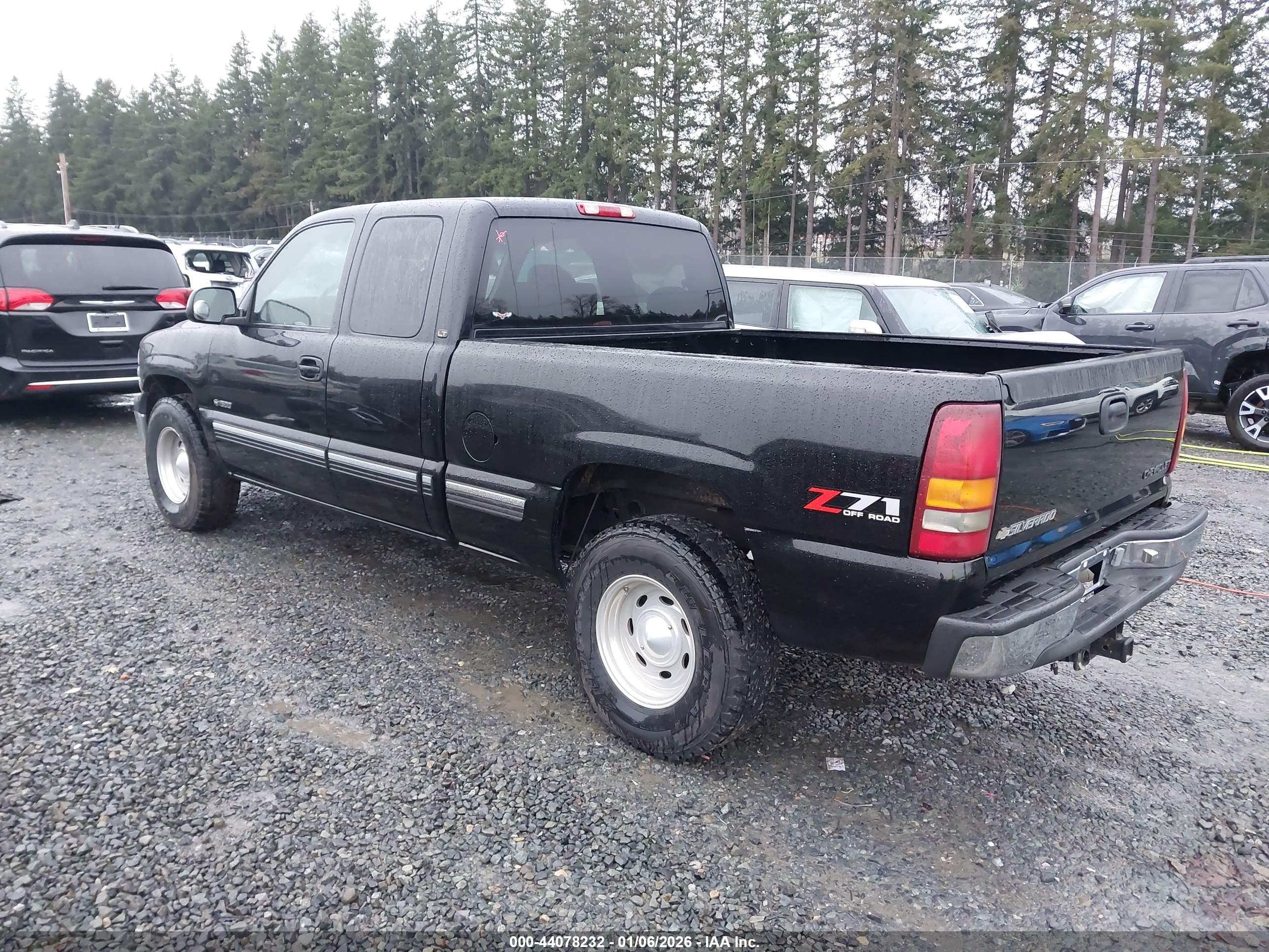 CHEVROLET SILVERADO image 3