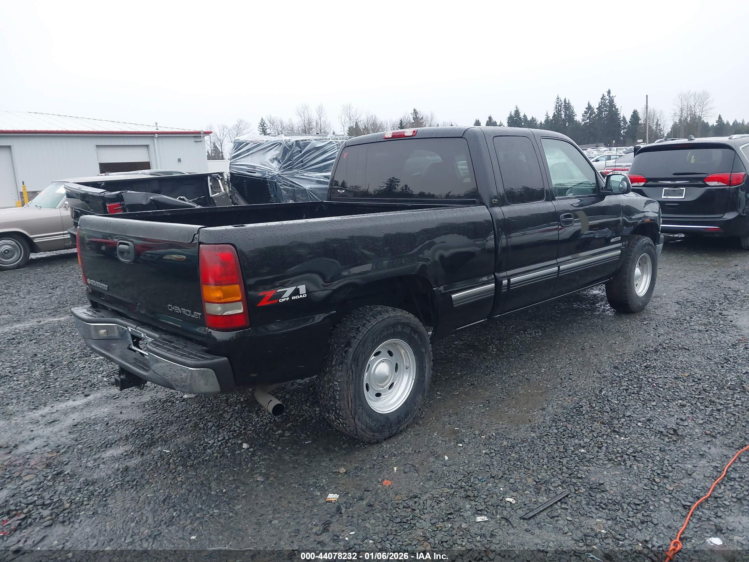 CHEVROLET SILVERADO image 4