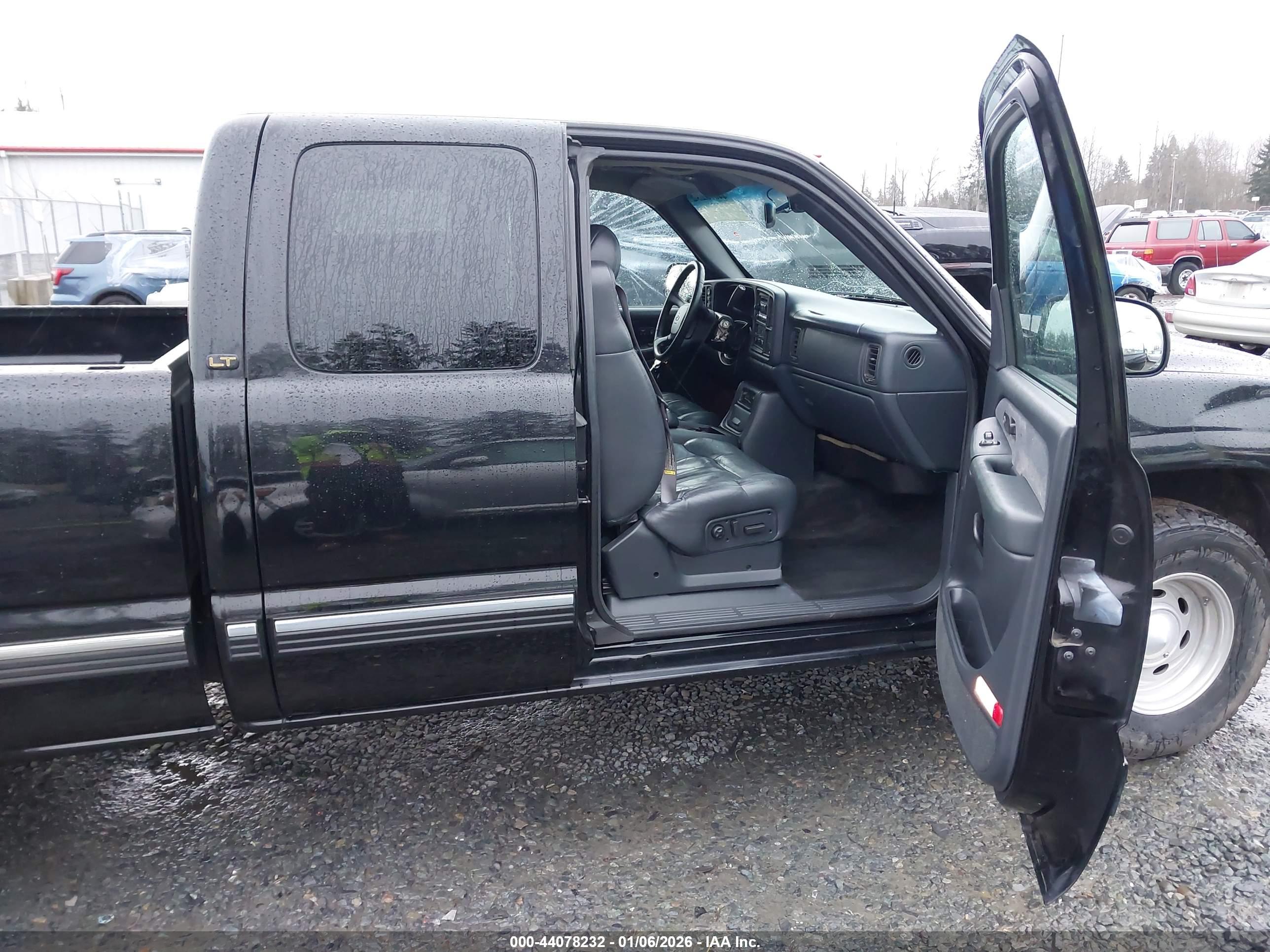 CHEVROLET SILVERADO image 5