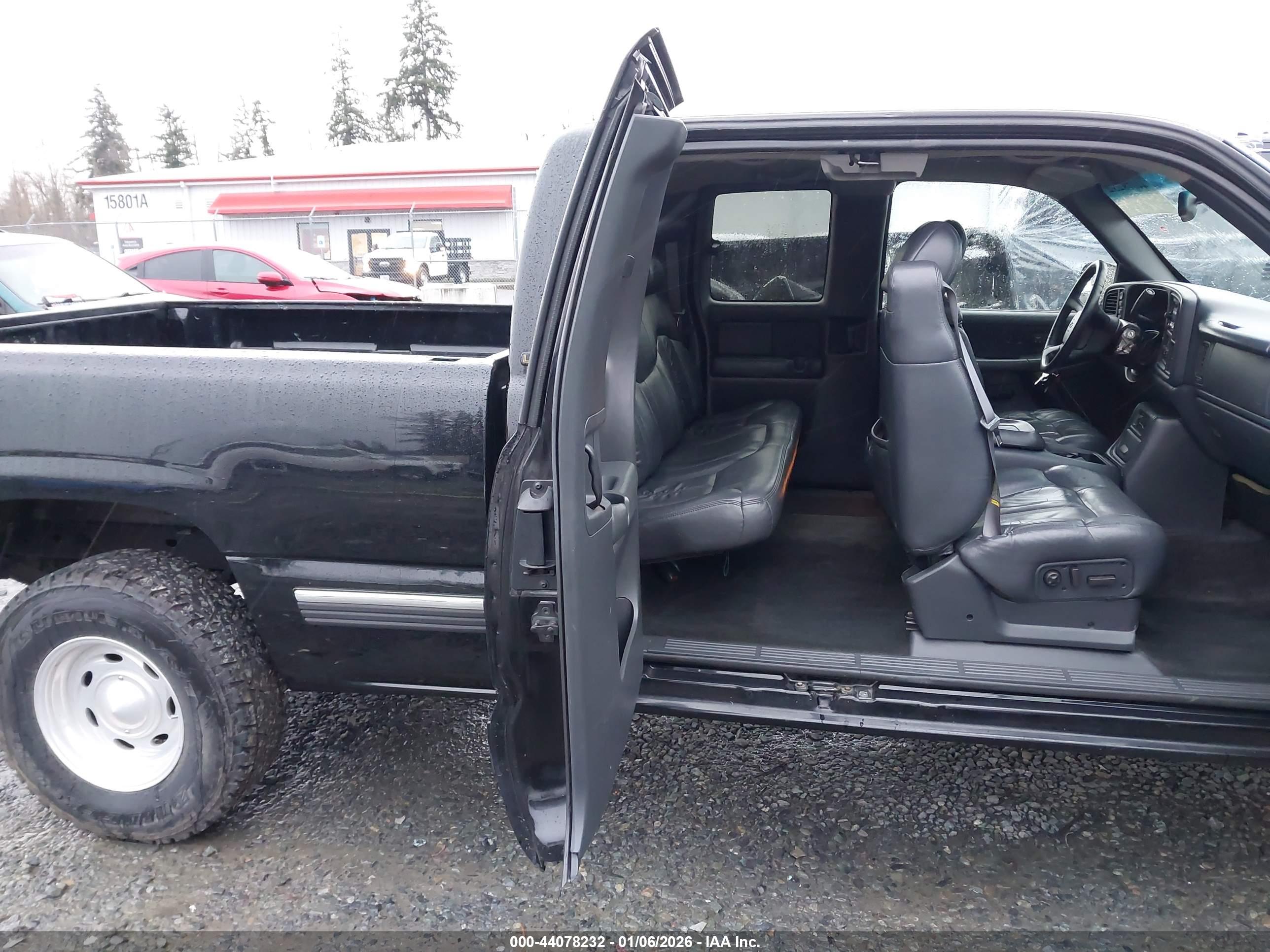 CHEVROLET SILVERADO image 8