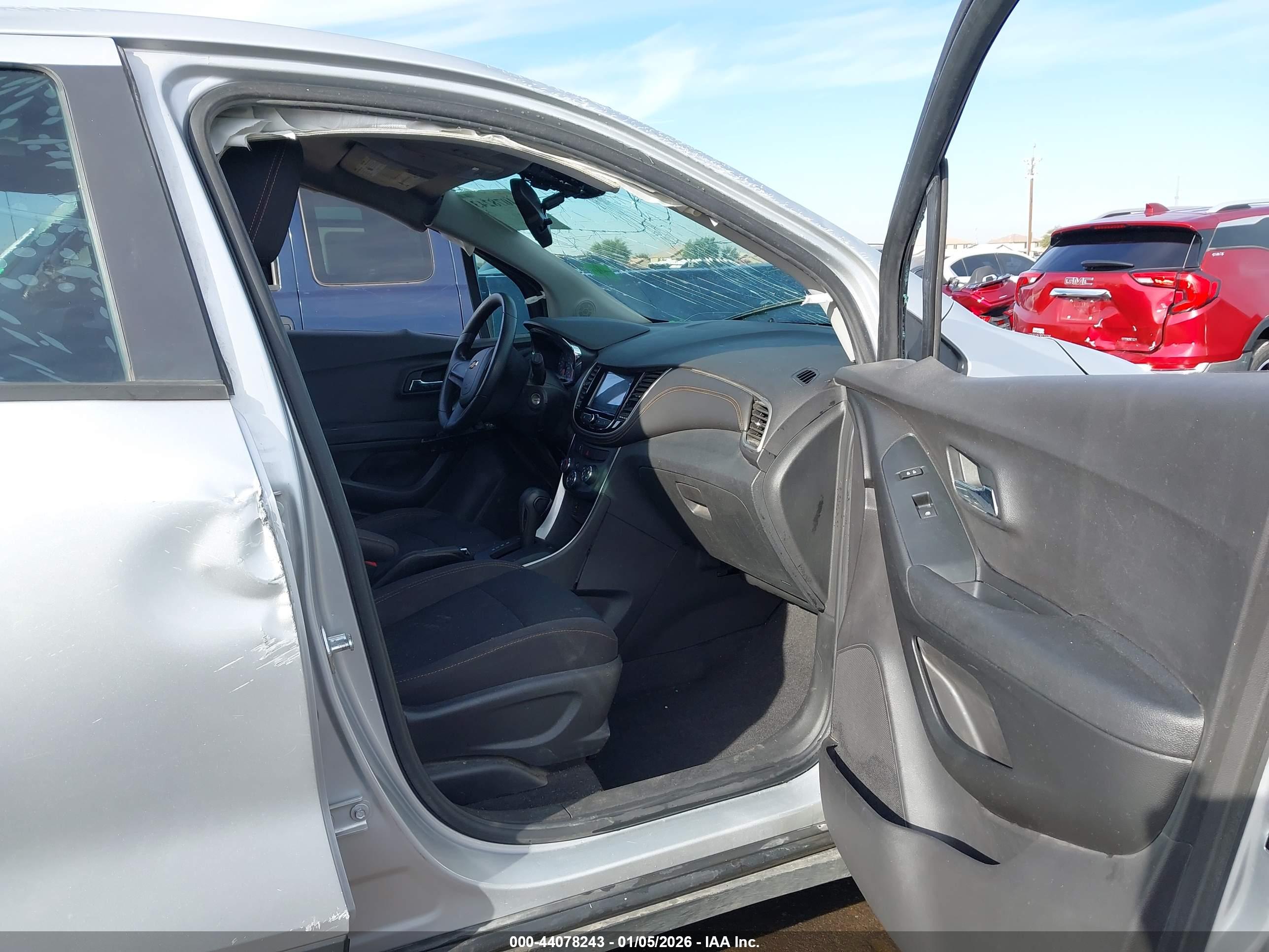 CHEVROLET TRAX image 5