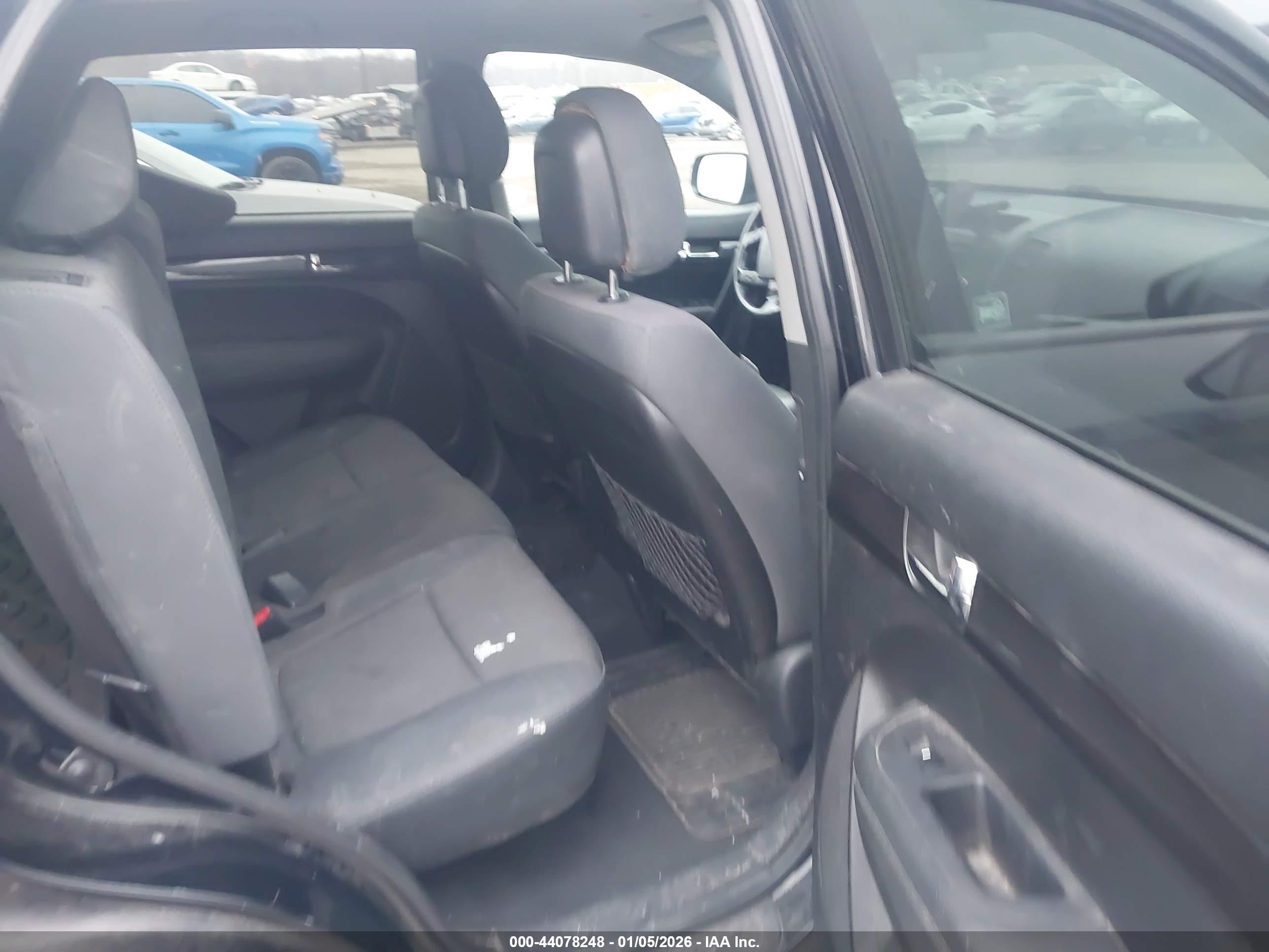 KIA SORENTO image 8