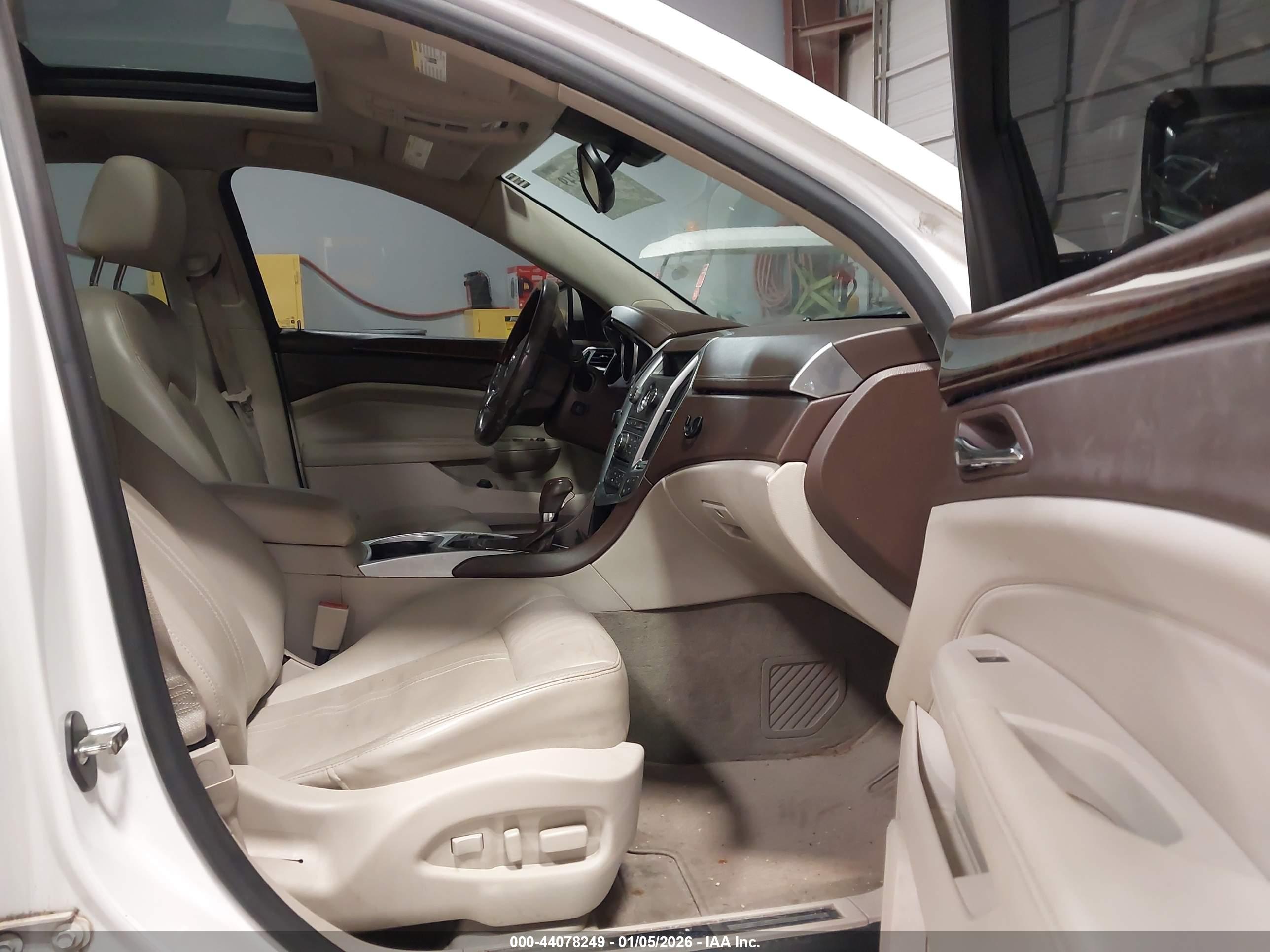CADILLAC SRX image 5