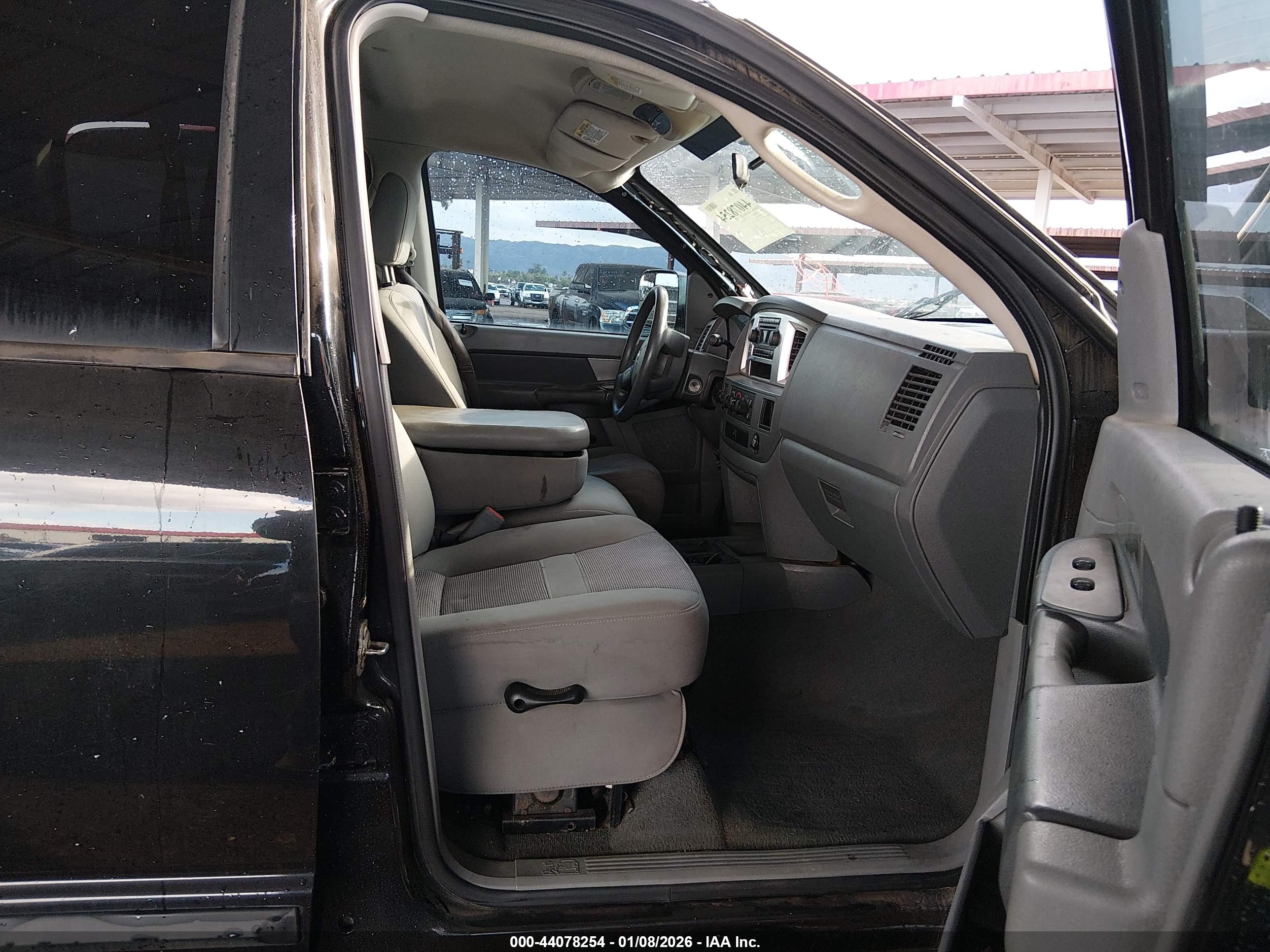 DODGE RAM image 5