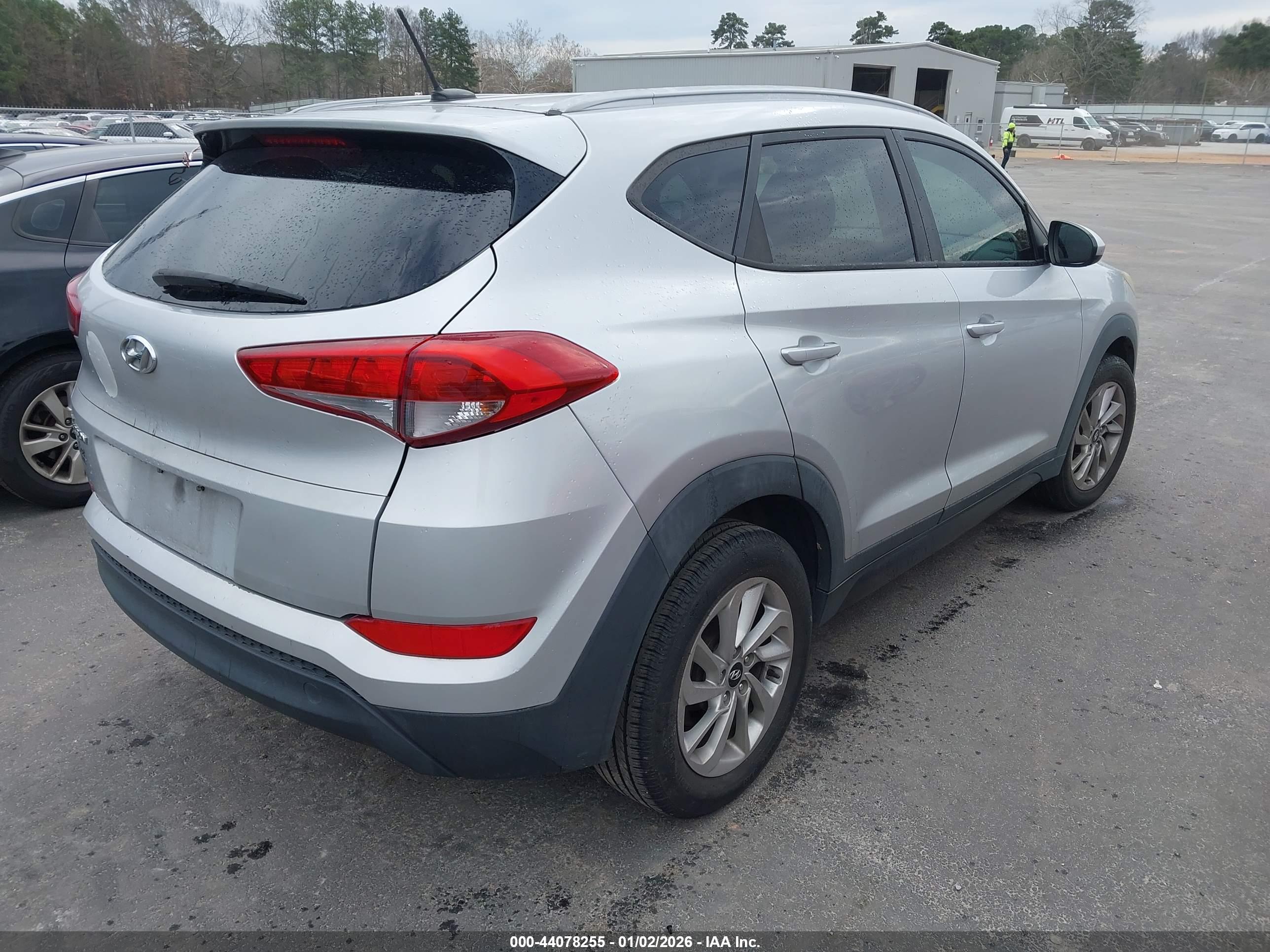 HYUNDAI TUCSON image 4