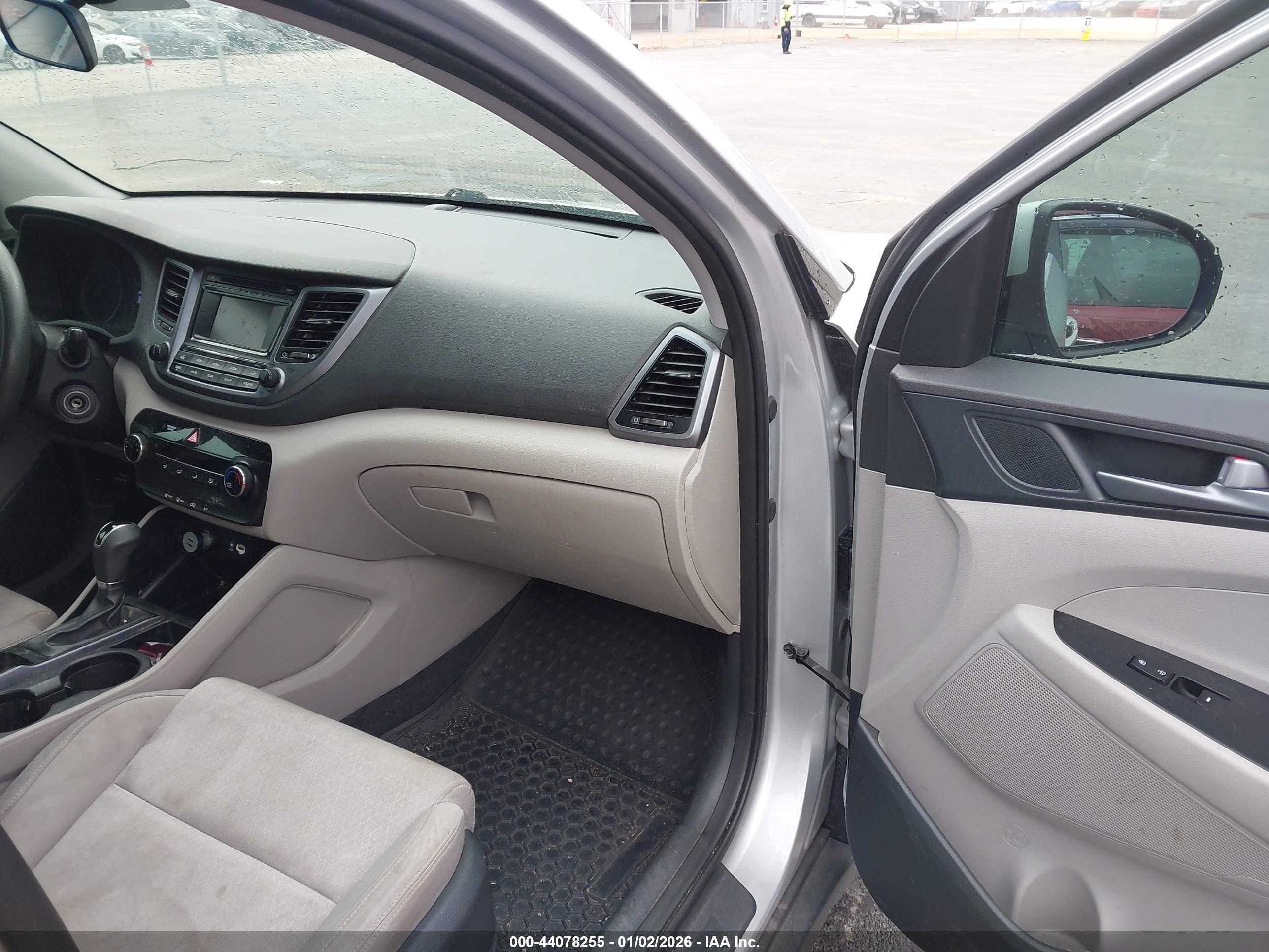 HYUNDAI TUCSON image 5