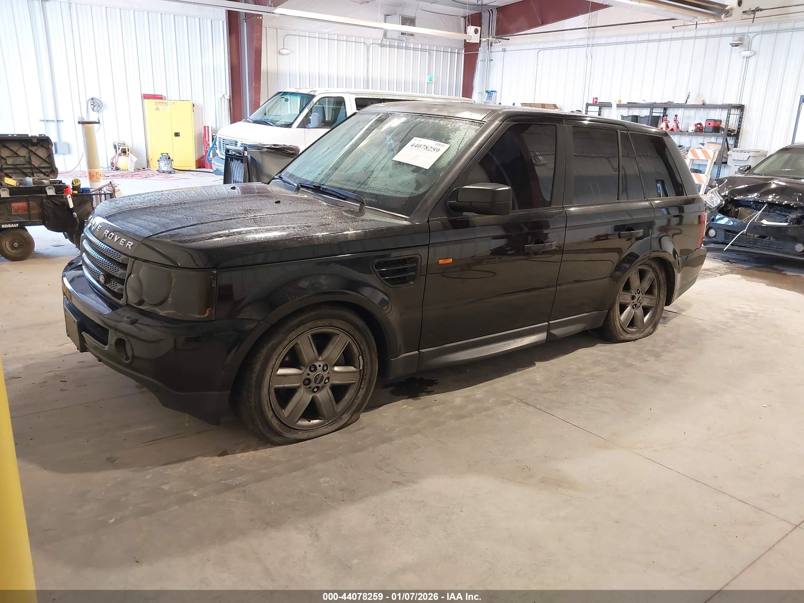 LAND ROVER image 2