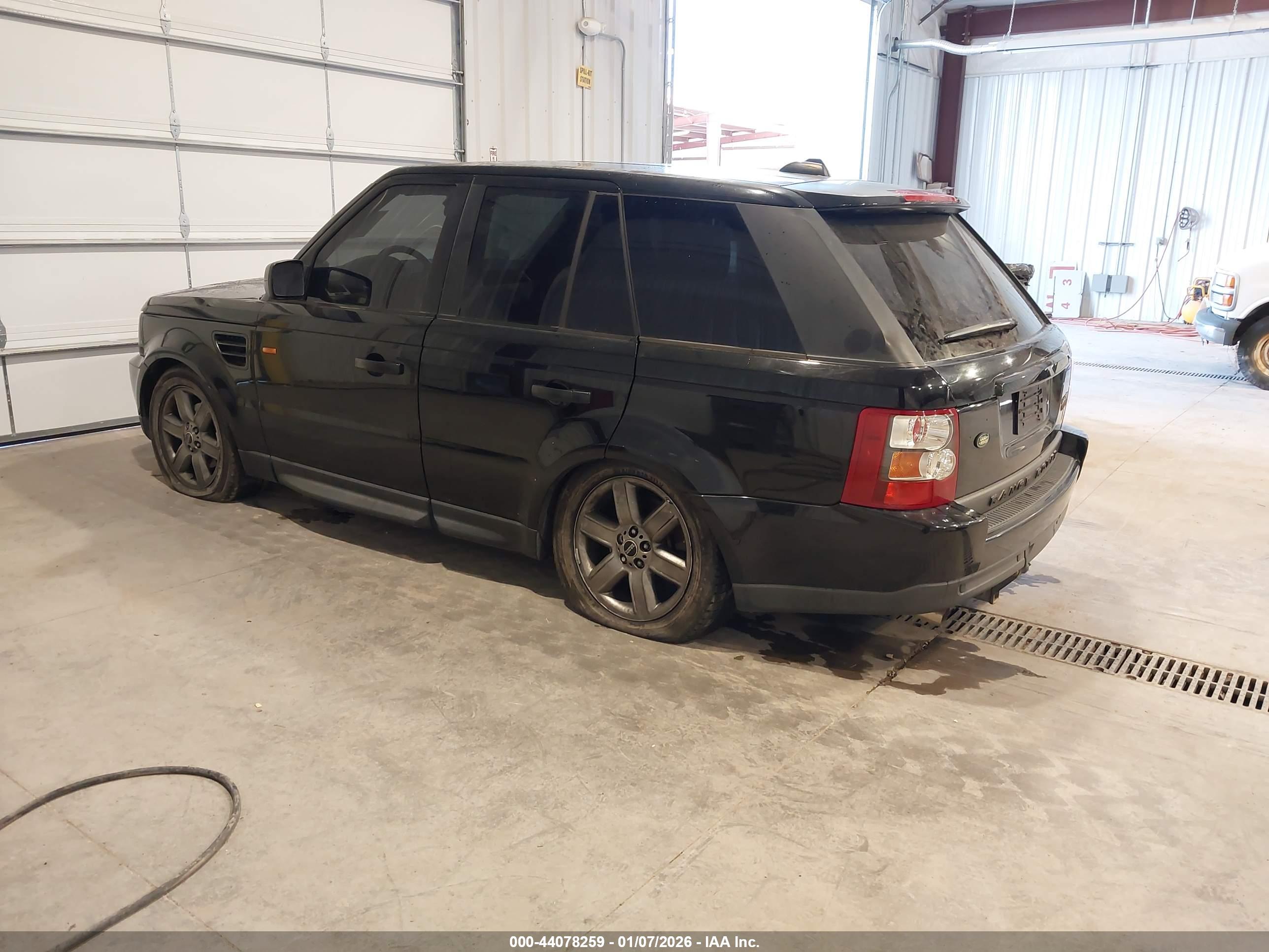 LAND ROVER image 3